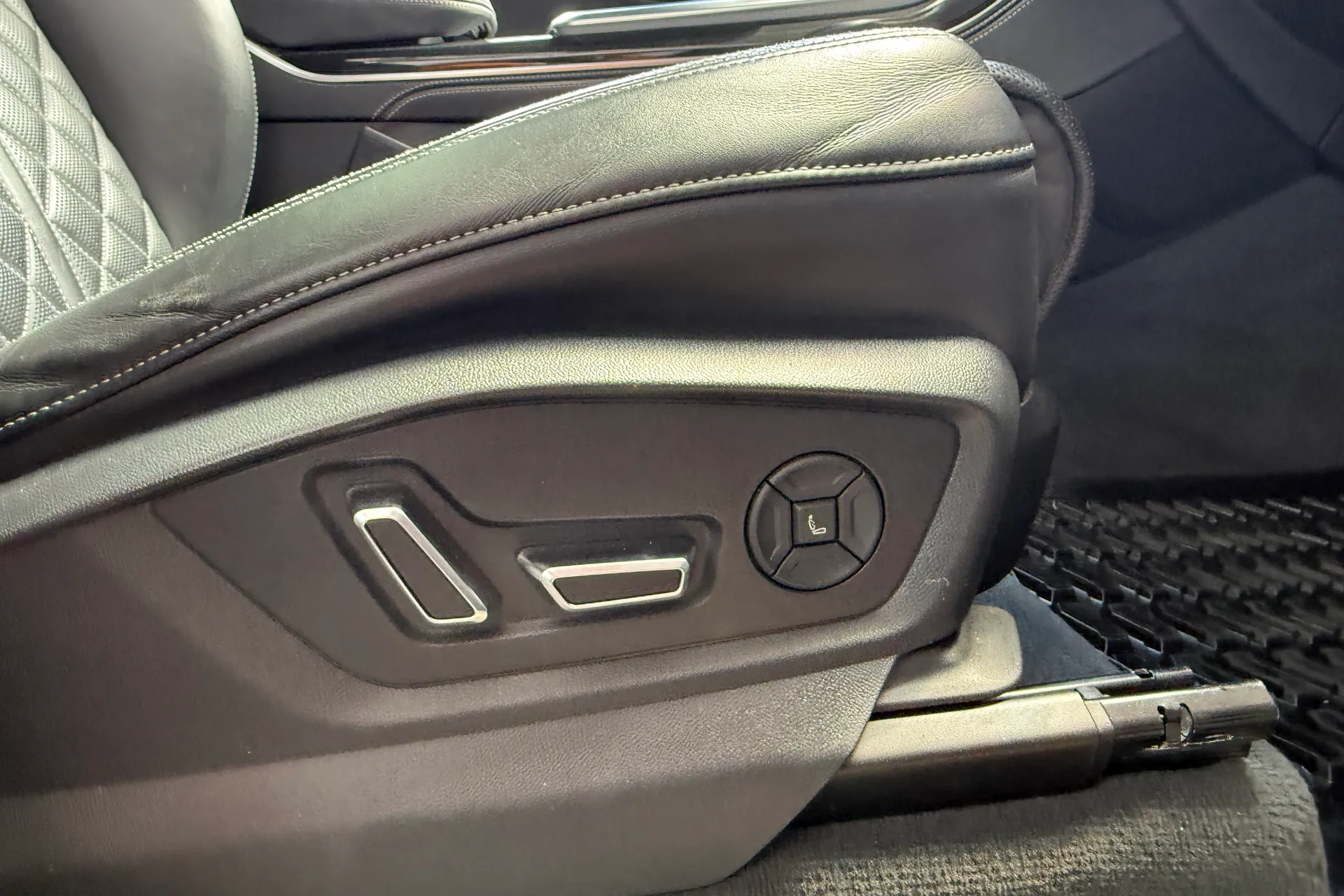 Audi Q7 thumbnail image number 33