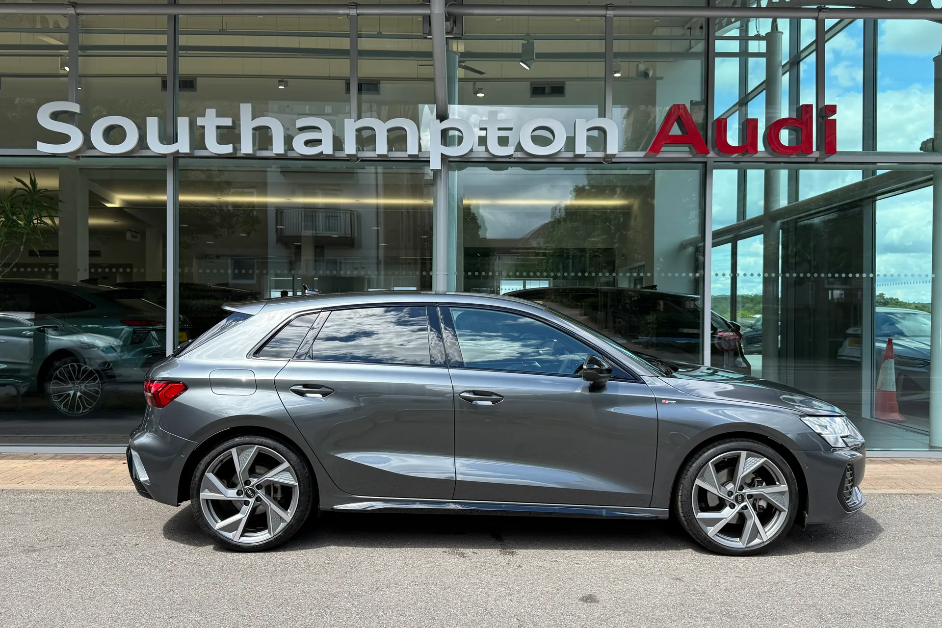 Audi A3 thumbnail image number 2