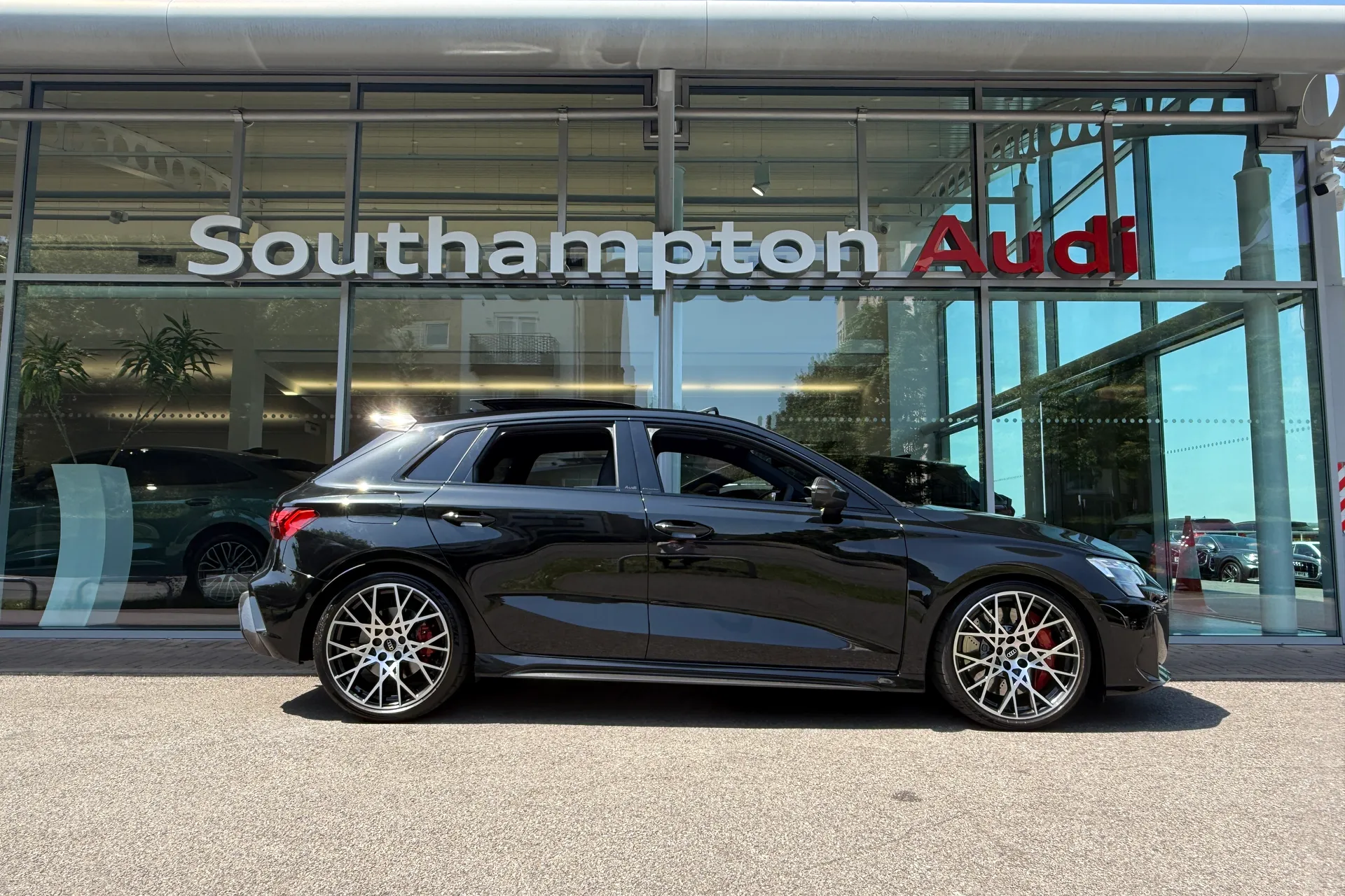 Audi RS3 thumbnail image number 2