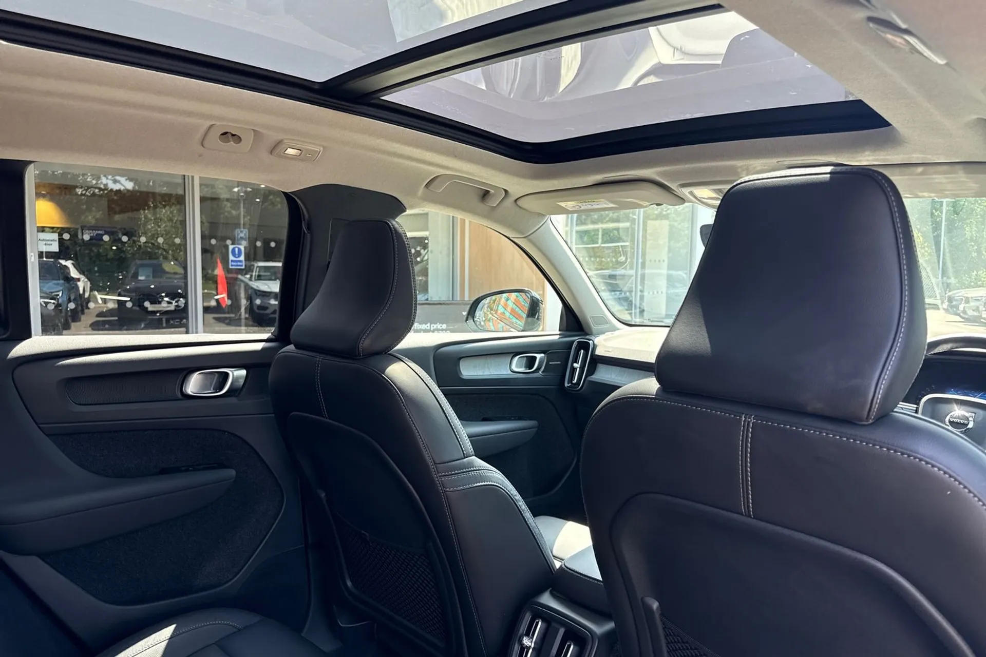 Volvo XC40 thumbnail image number 23