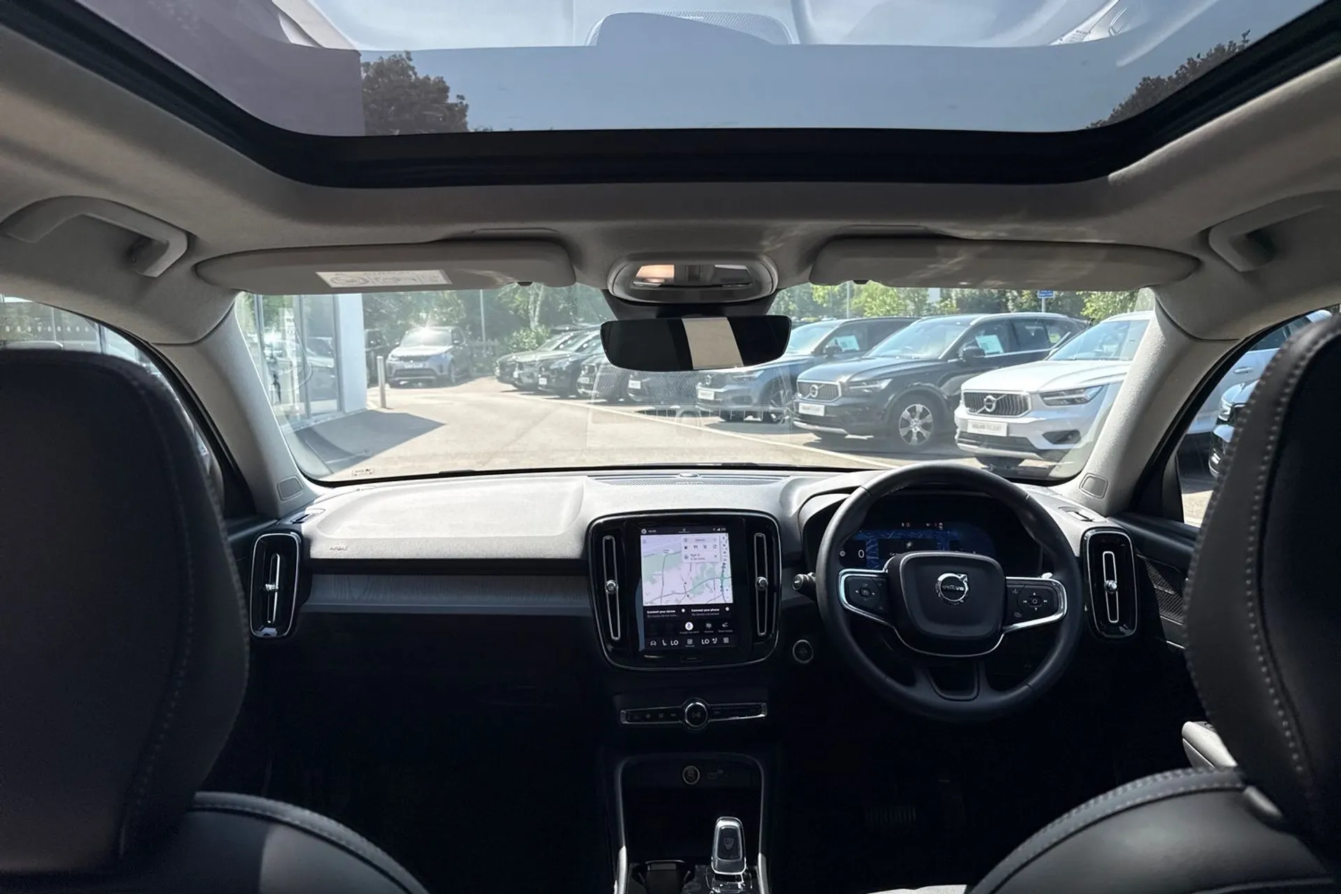 Volvo XC40 thumbnail image number 3