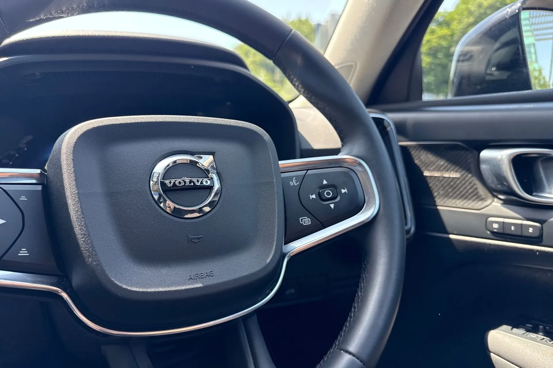 Volvo XC40 thumbnail image number 36