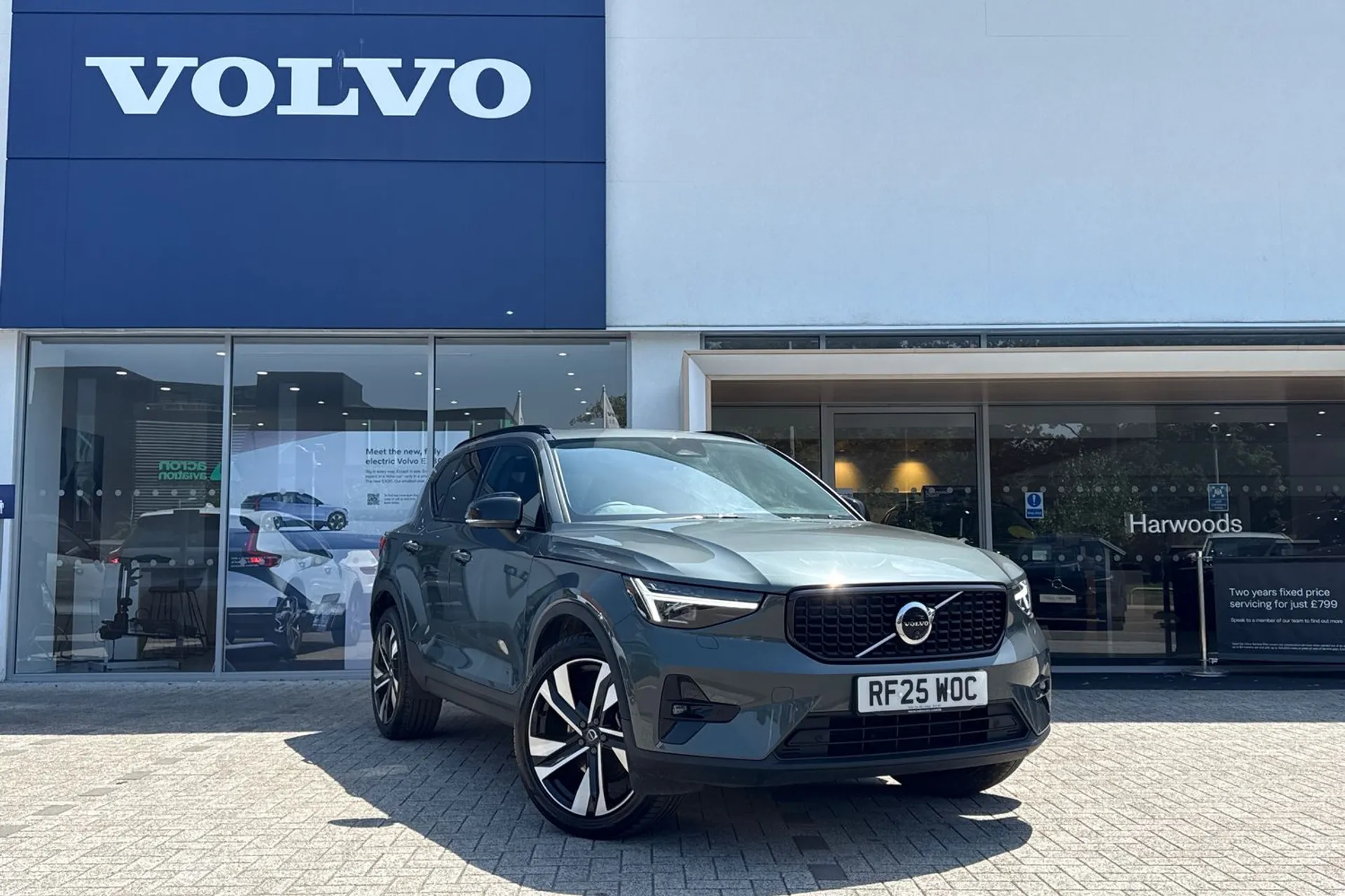Volvo XC40 focused image