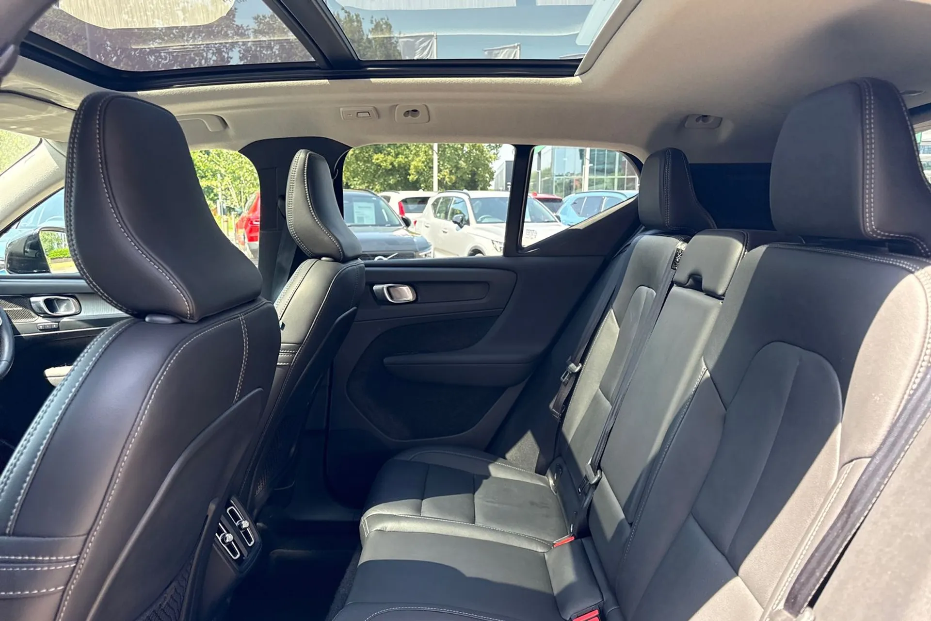 Volvo XC40 thumbnail image number 29