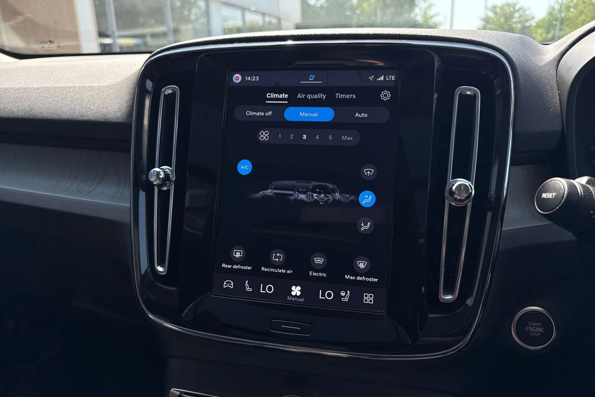 Volvo XC40 thumbnail image number 38