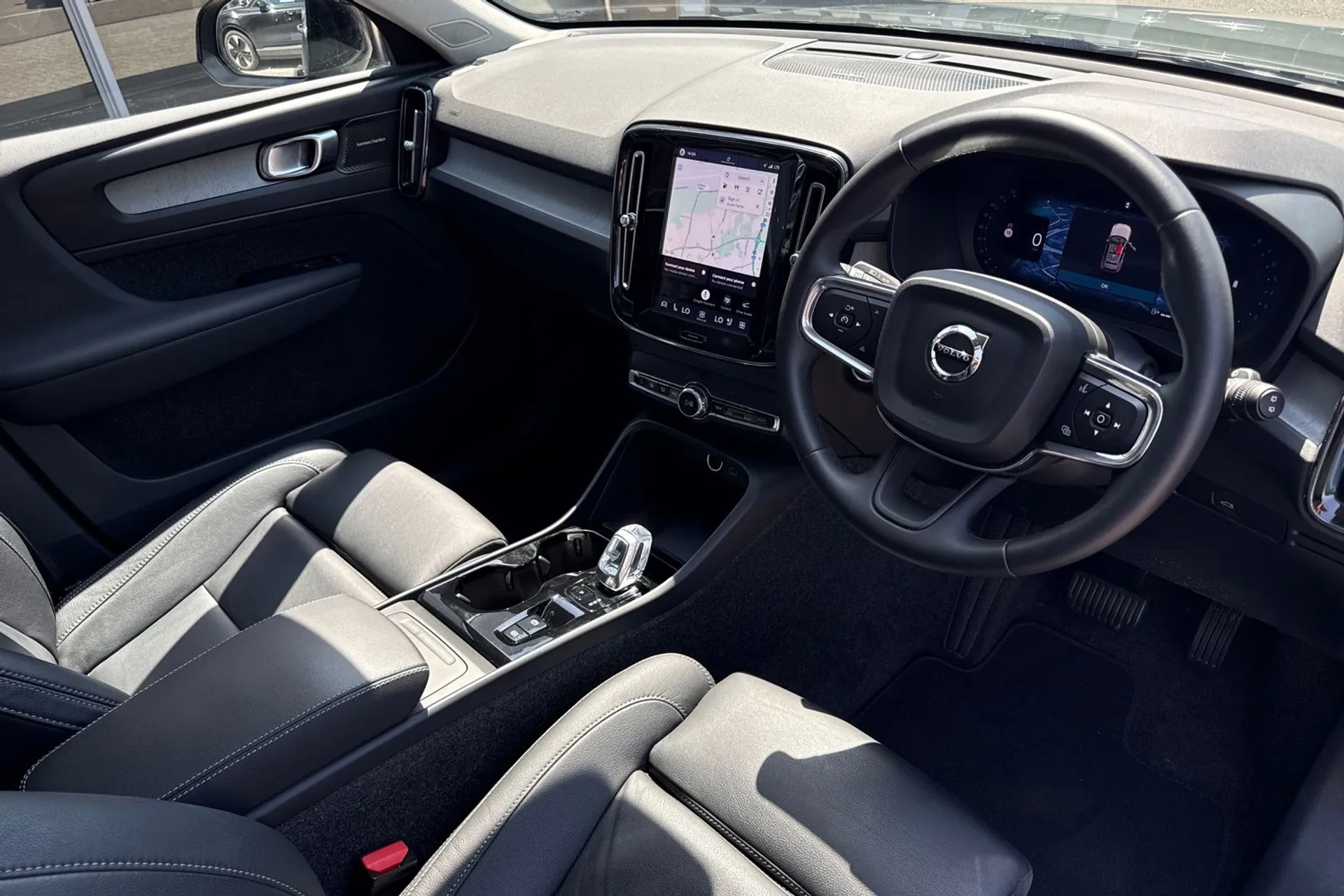 Volvo XC40 thumbnail image number 6