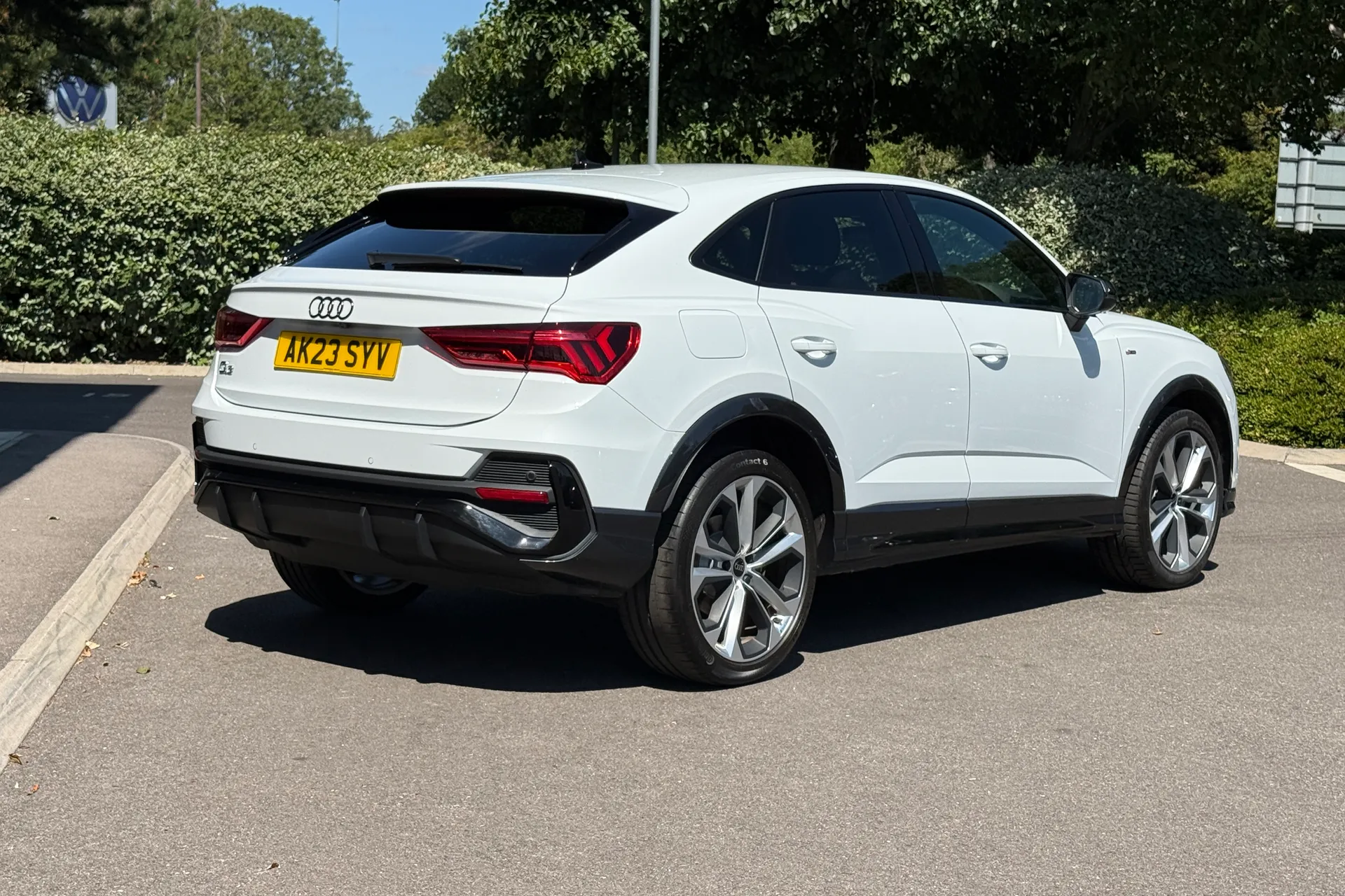 Audi Q3 thumbnail image number 17