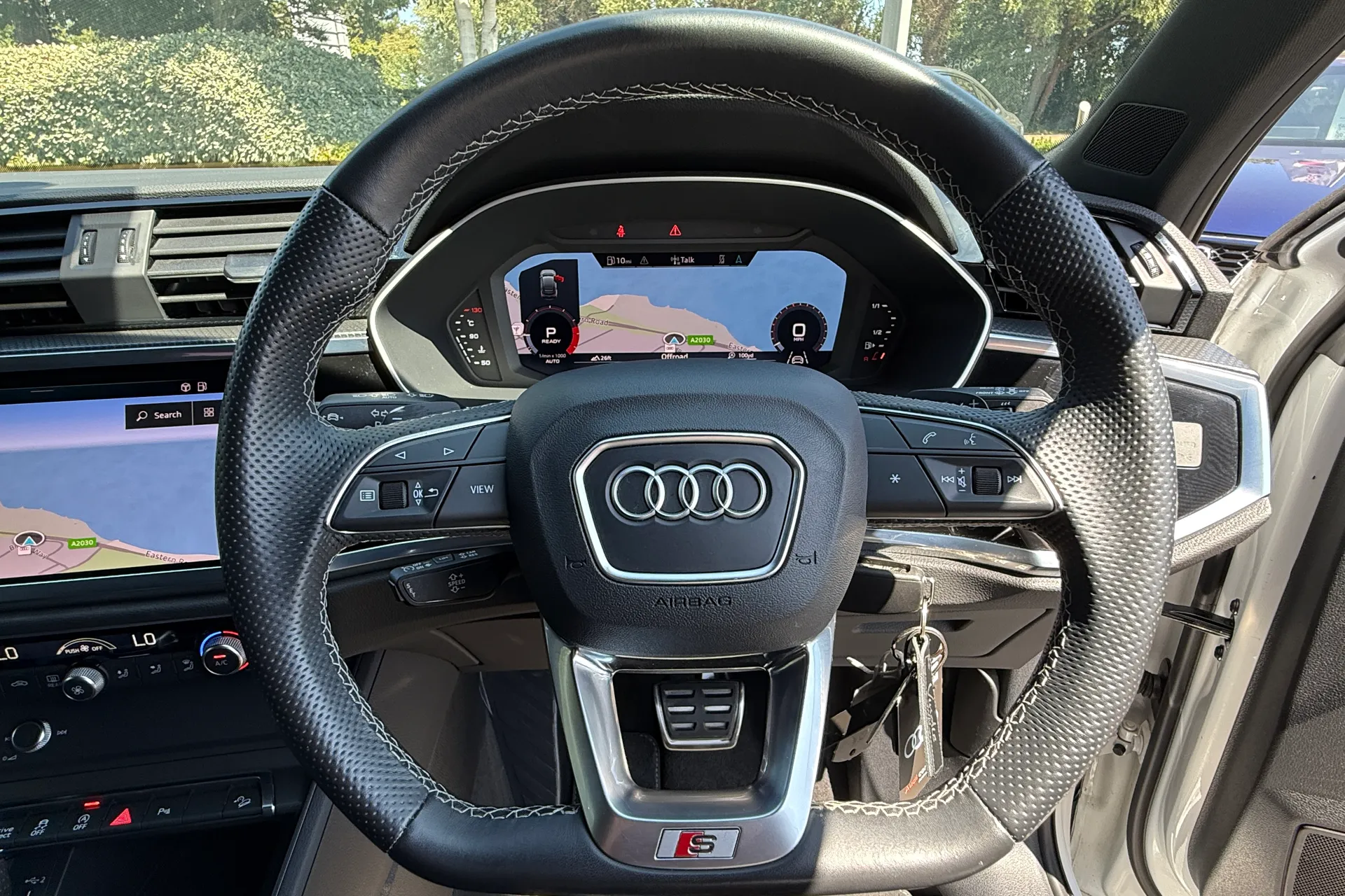 Audi Q3 thumbnail image number 18
