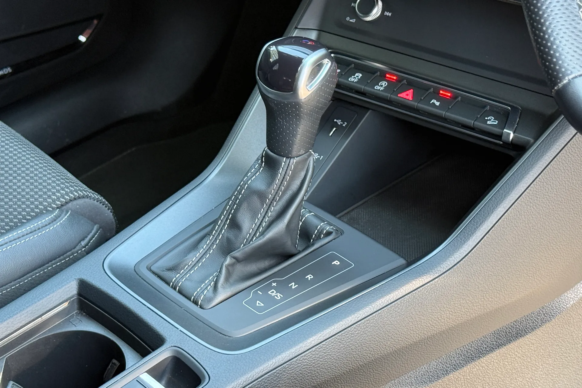 Audi Q3 thumbnail image number 19