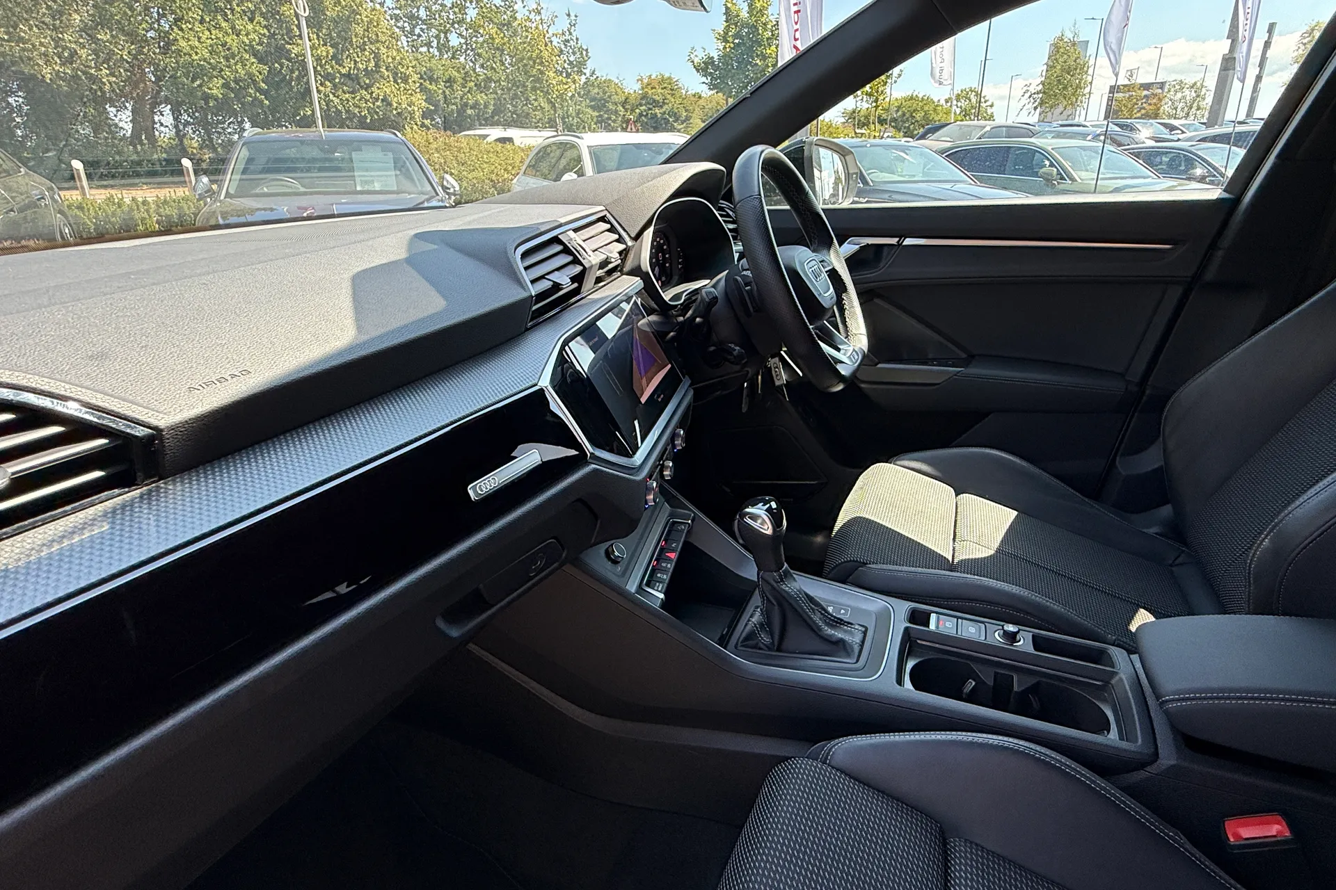 Audi Q3 thumbnail image number 14
