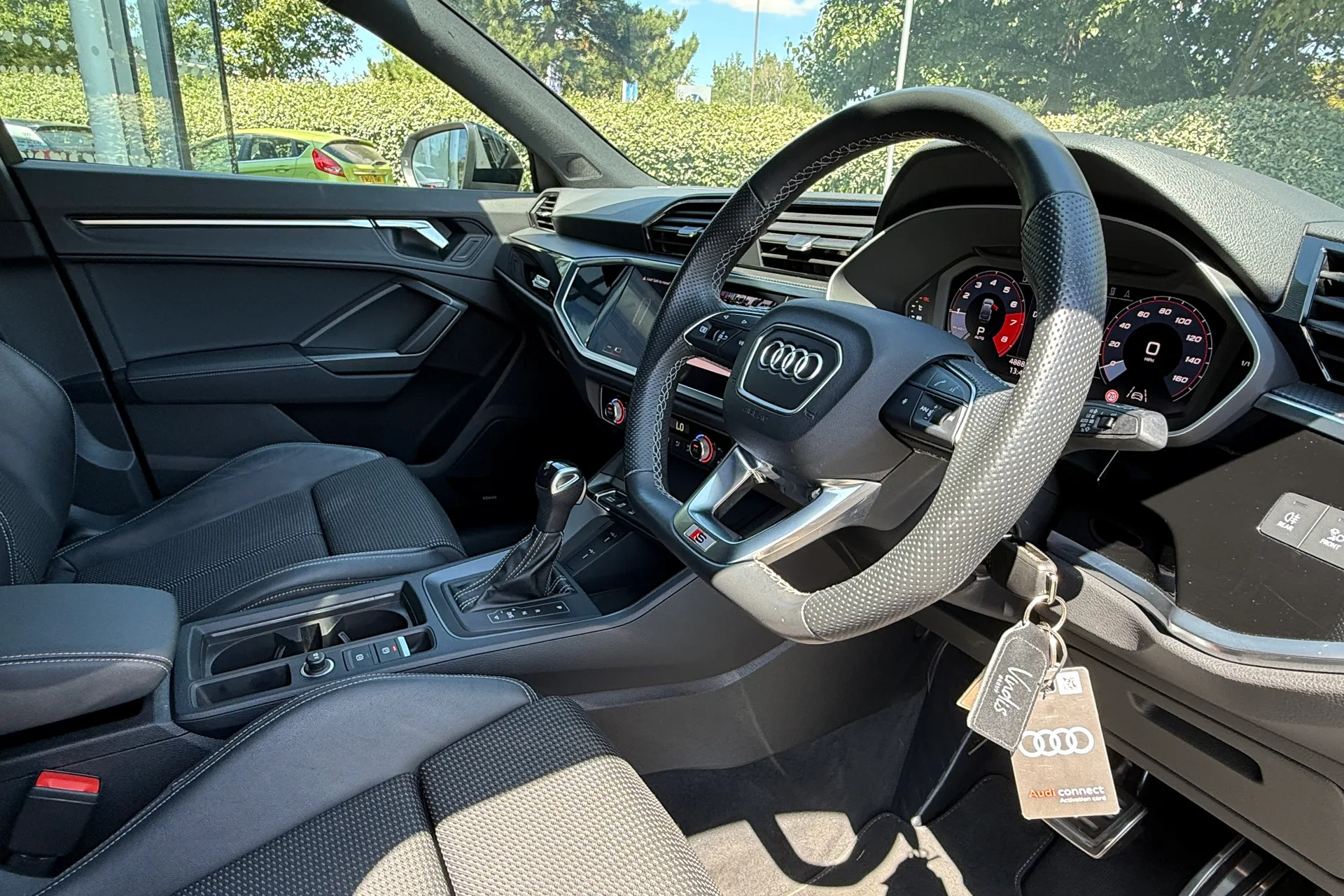Audi Q3 thumbnail image number 23