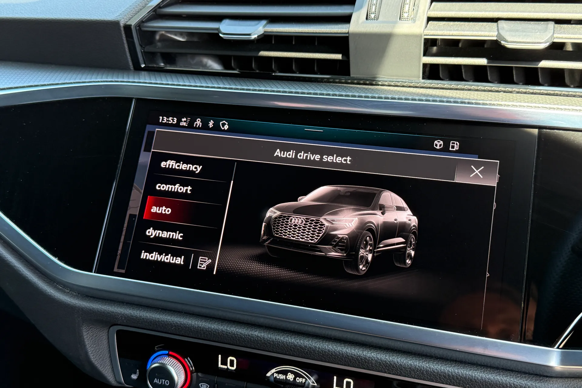 Audi Q3 thumbnail image number 34