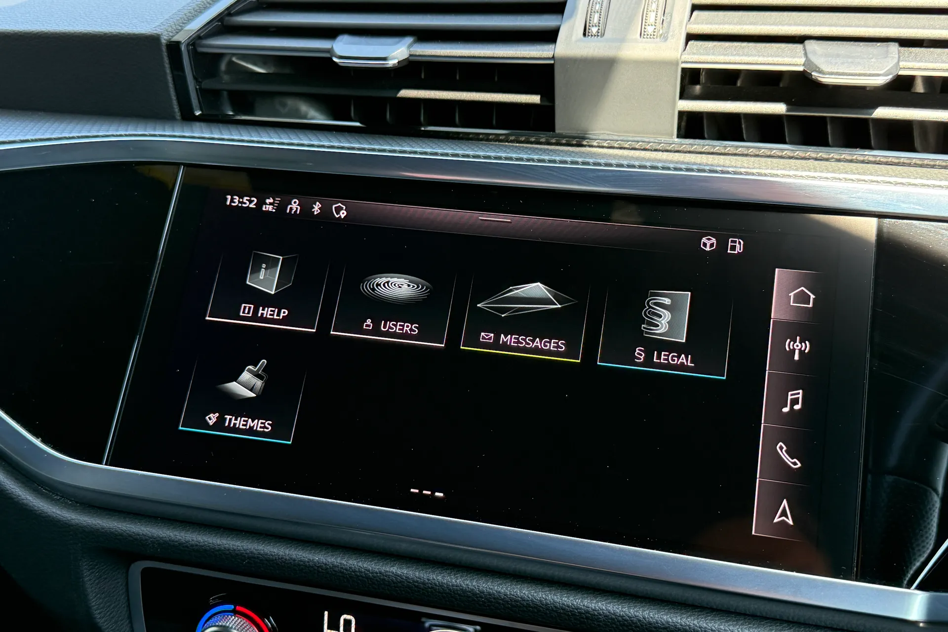 Audi Q3 thumbnail image number 38