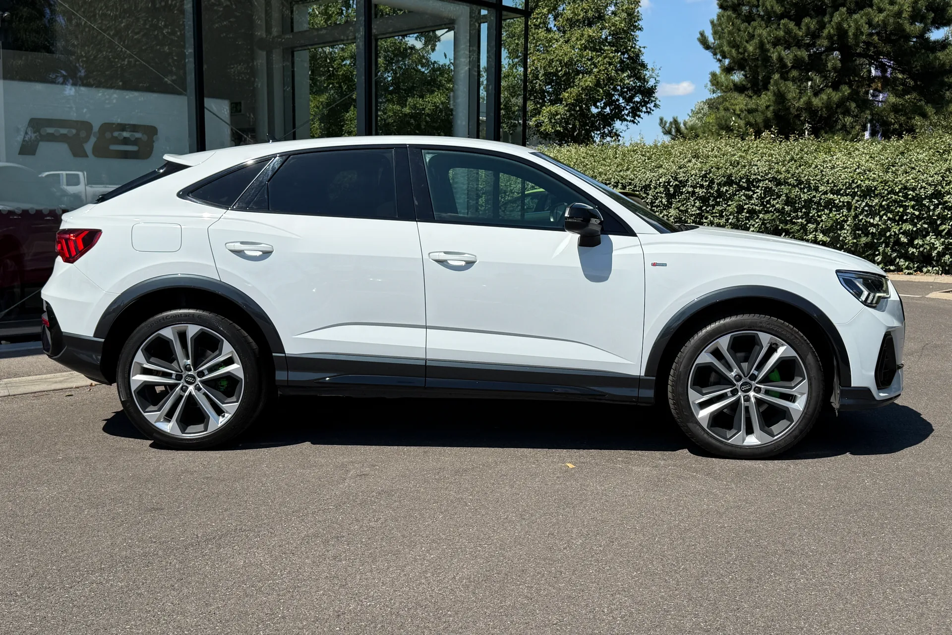 Audi Q3 thumbnail image number 2