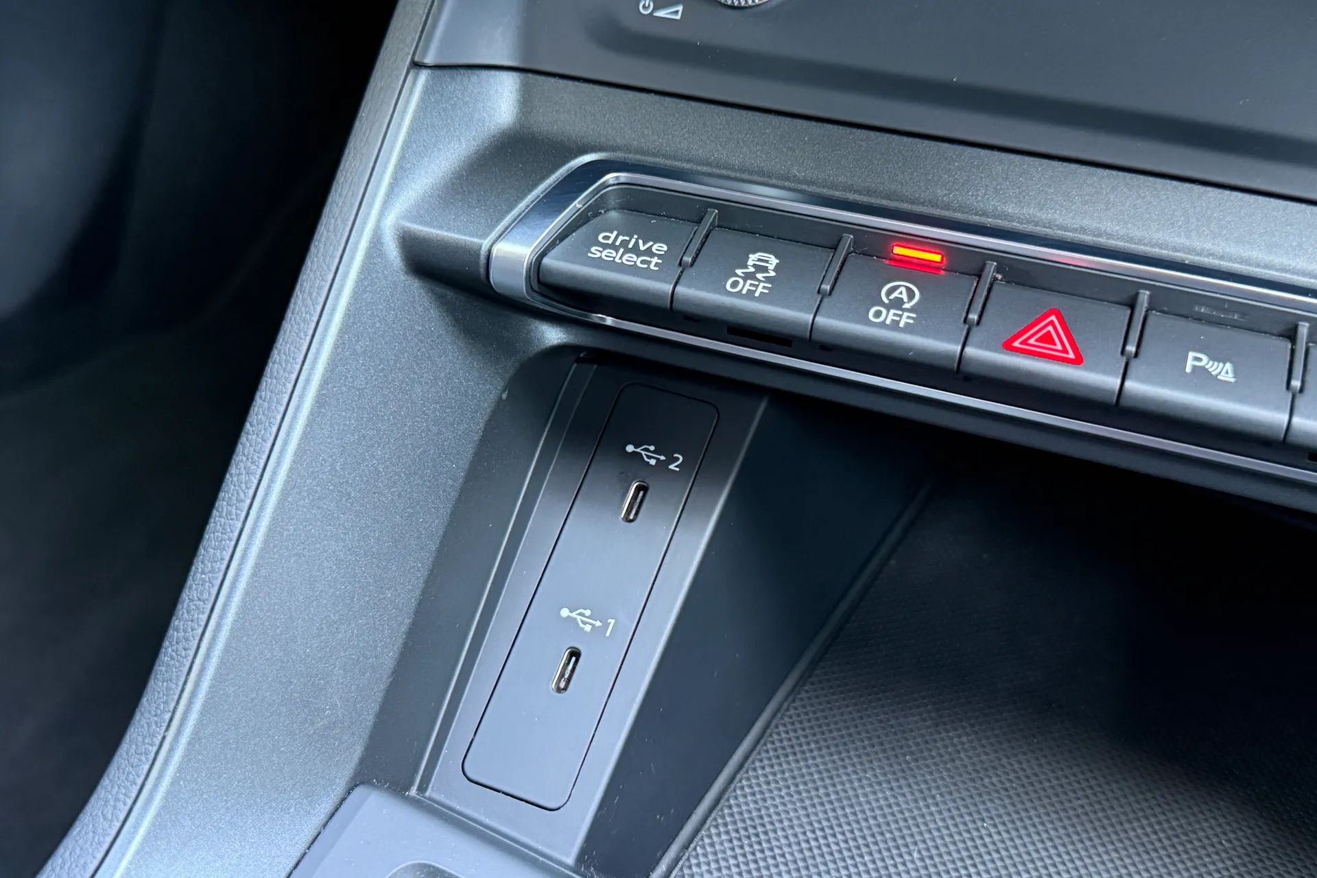Audi Q3 thumbnail image number 32