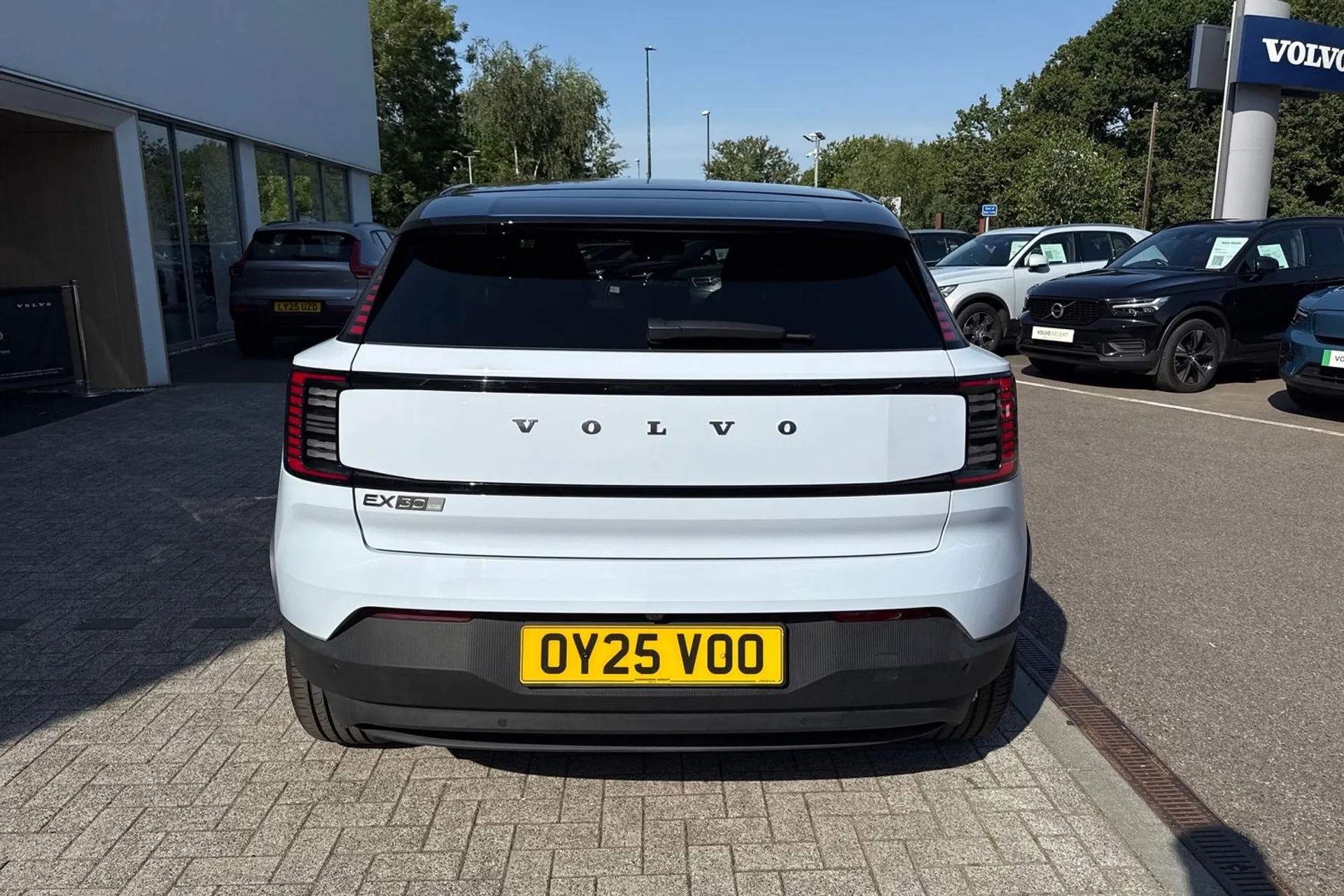 Volvo EX30 thumbnail image number 9