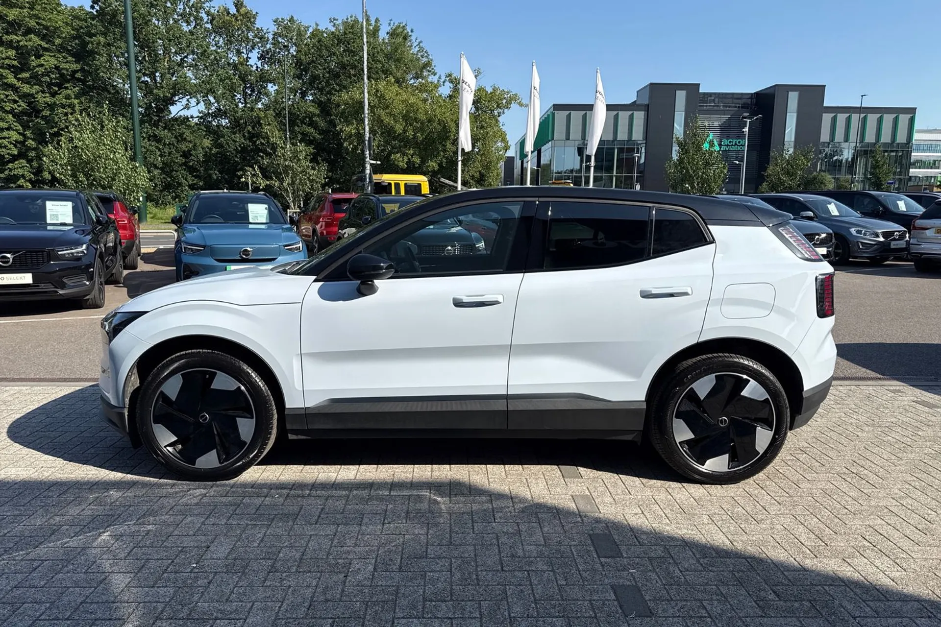 Volvo EX30 thumbnail image number 11