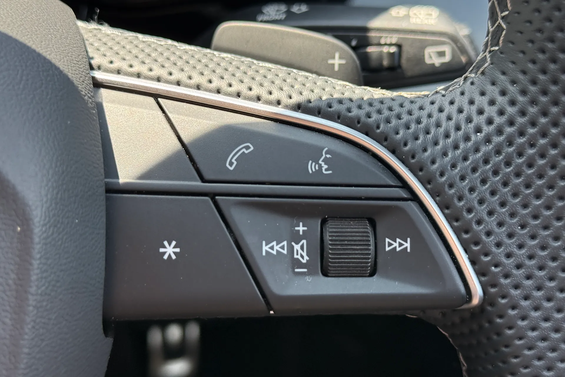 Audi Q8 thumbnail image number 28