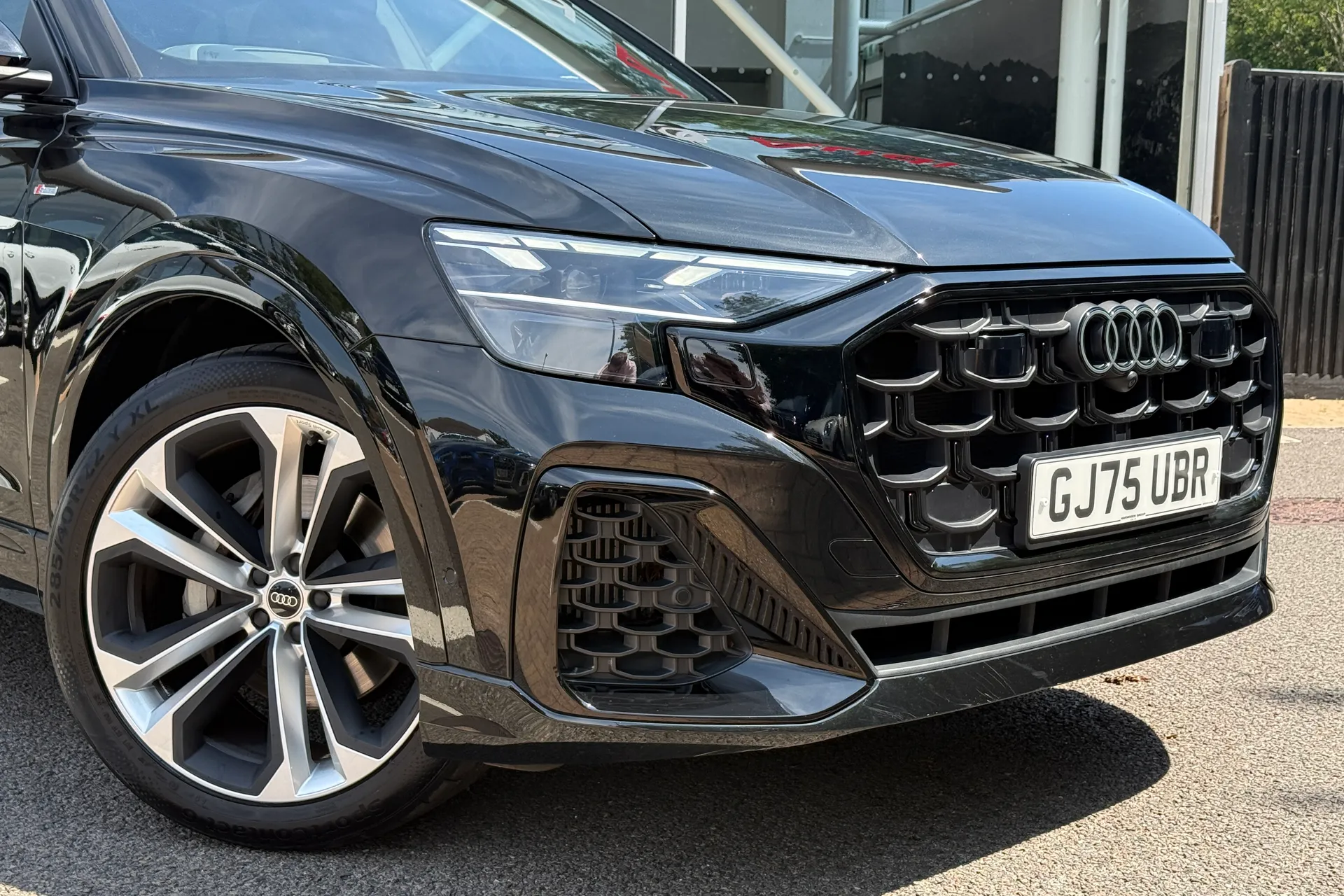 Audi Q8 thumbnail image number 12