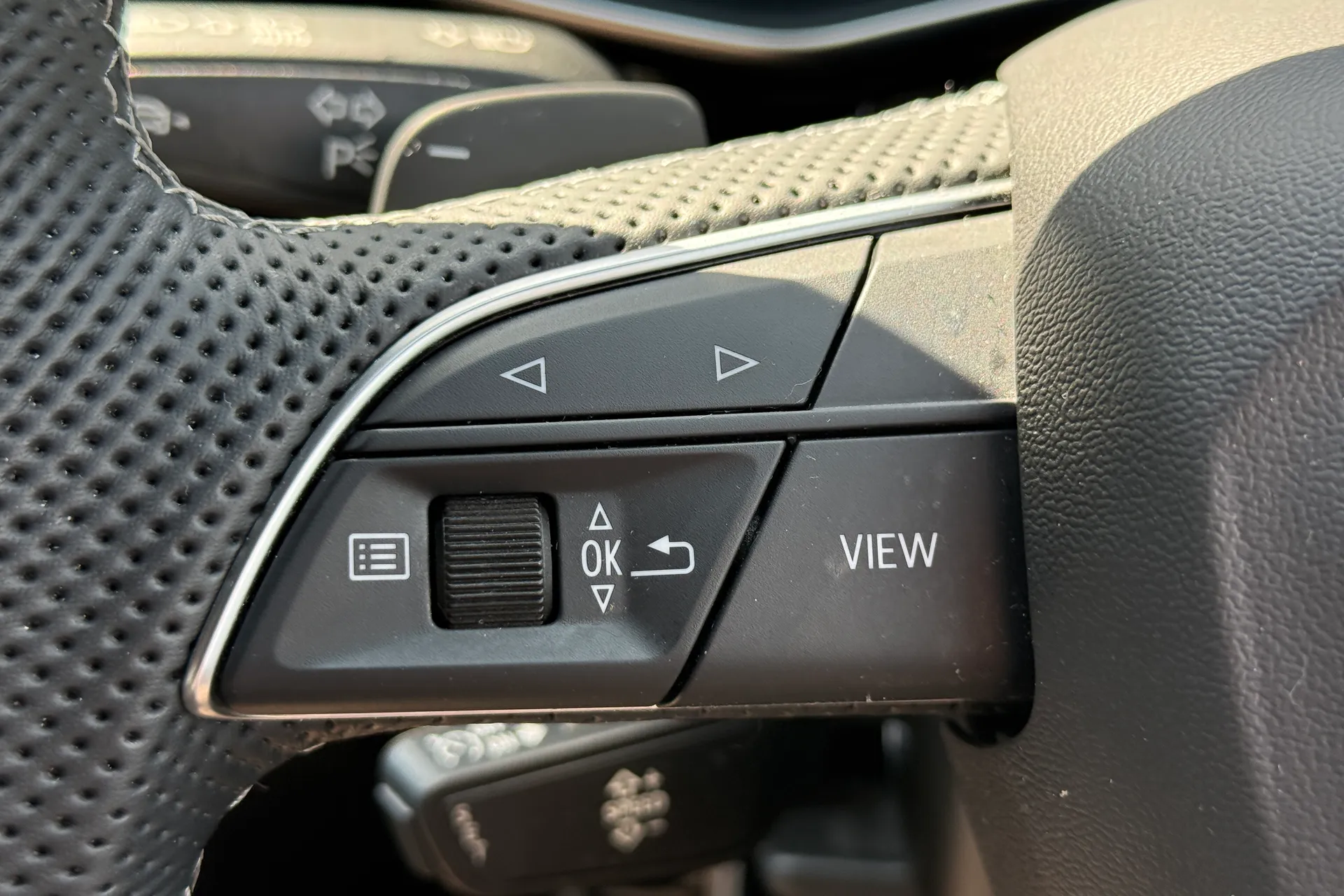Audi Q8 thumbnail image number 27