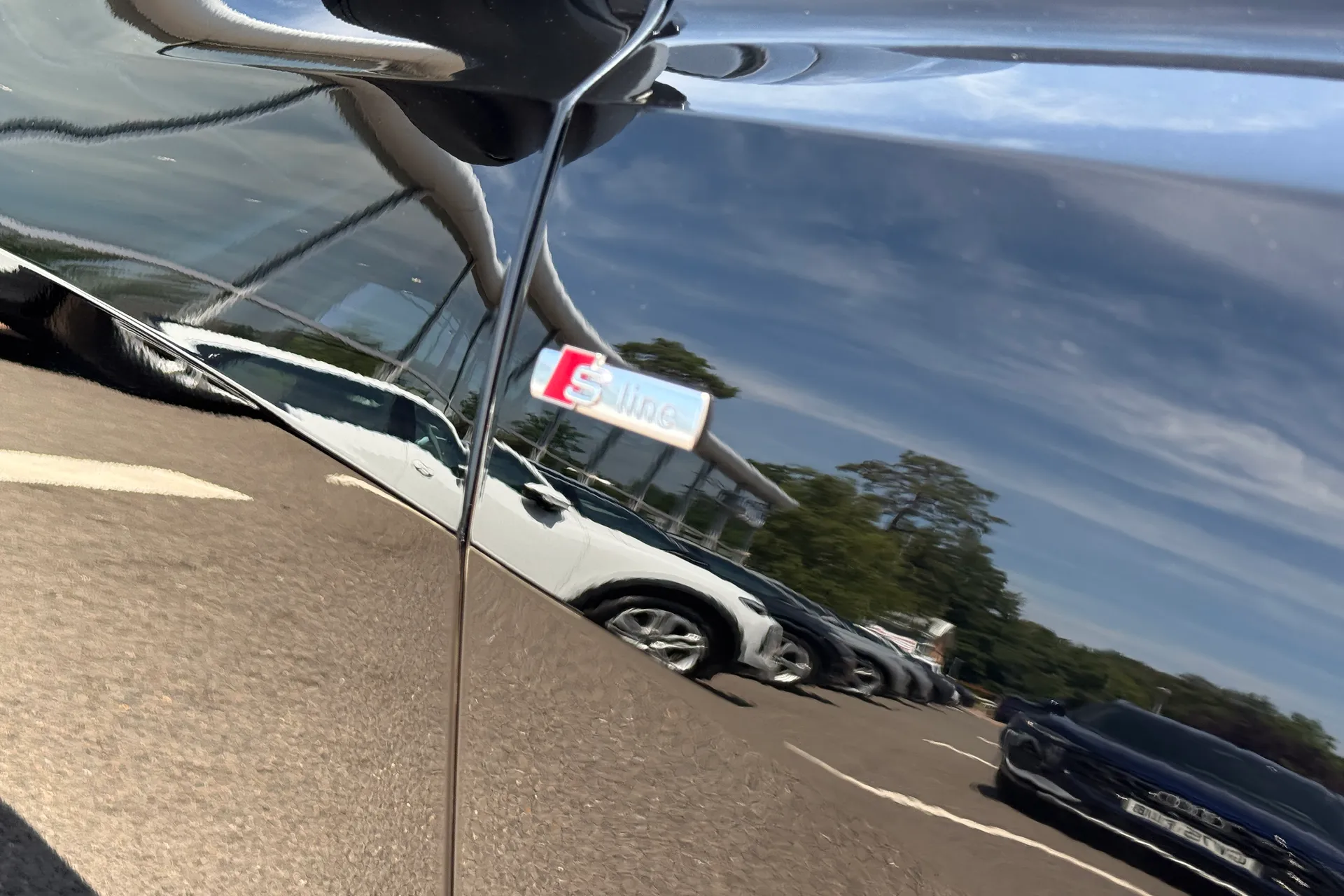 Audi Q8 thumbnail image number 13