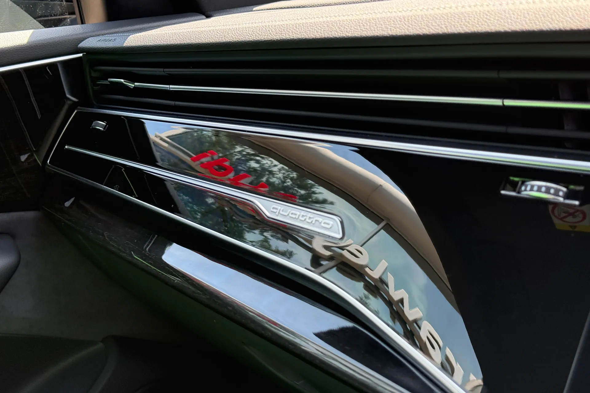 Audi Q8 thumbnail image number 24