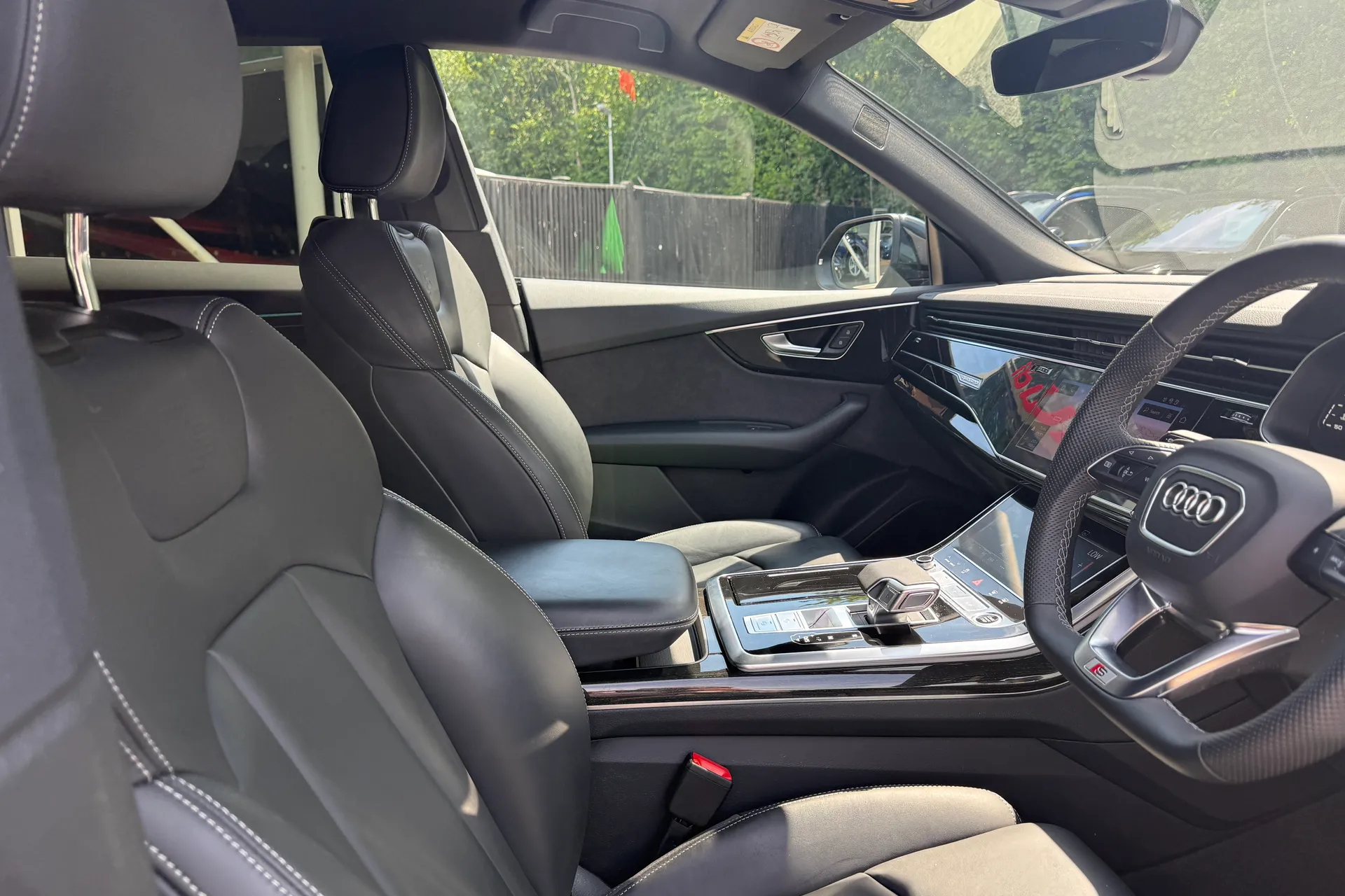 Audi Q8 thumbnail image number 32