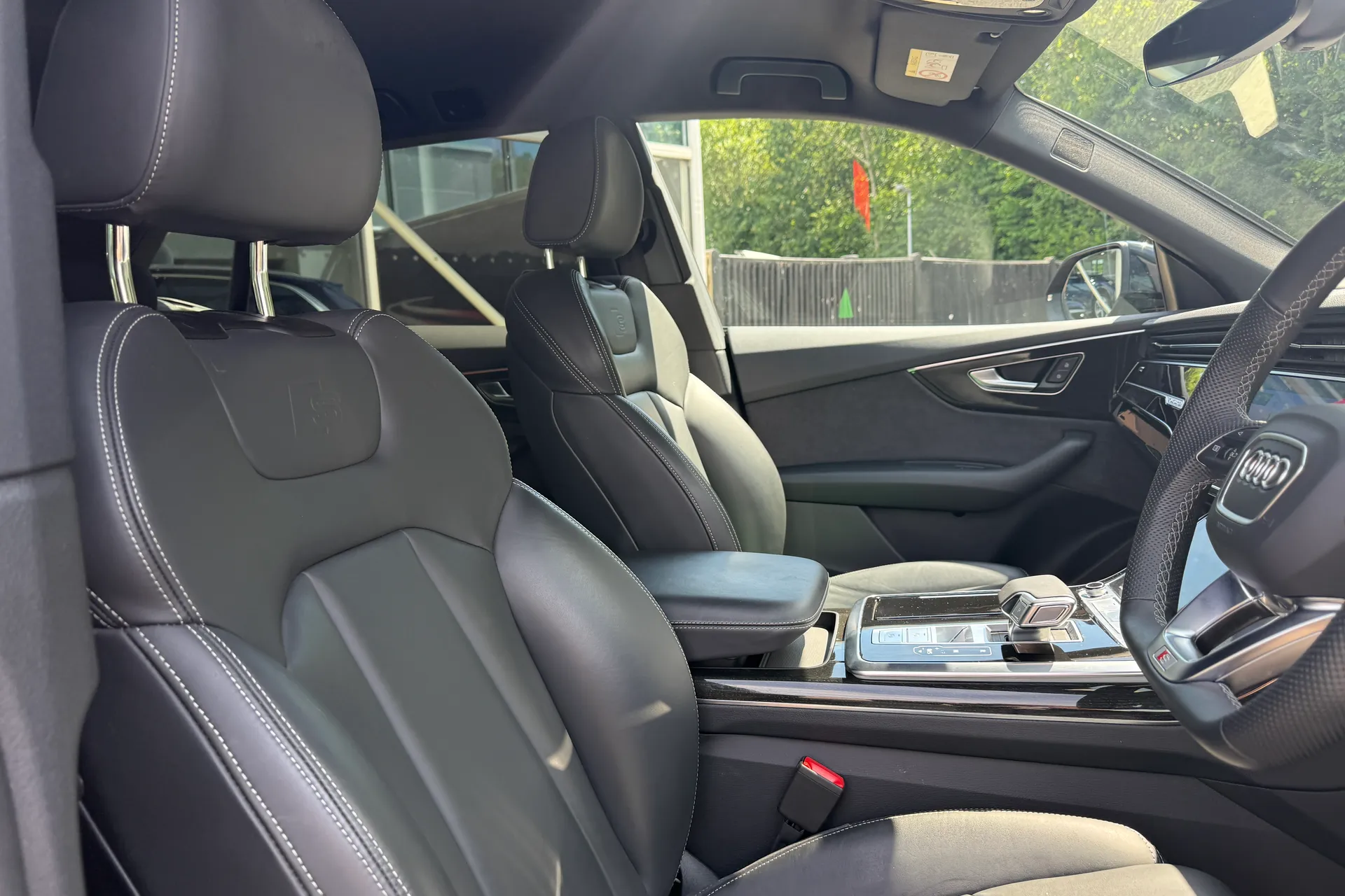 Audi Q8 thumbnail image number 31