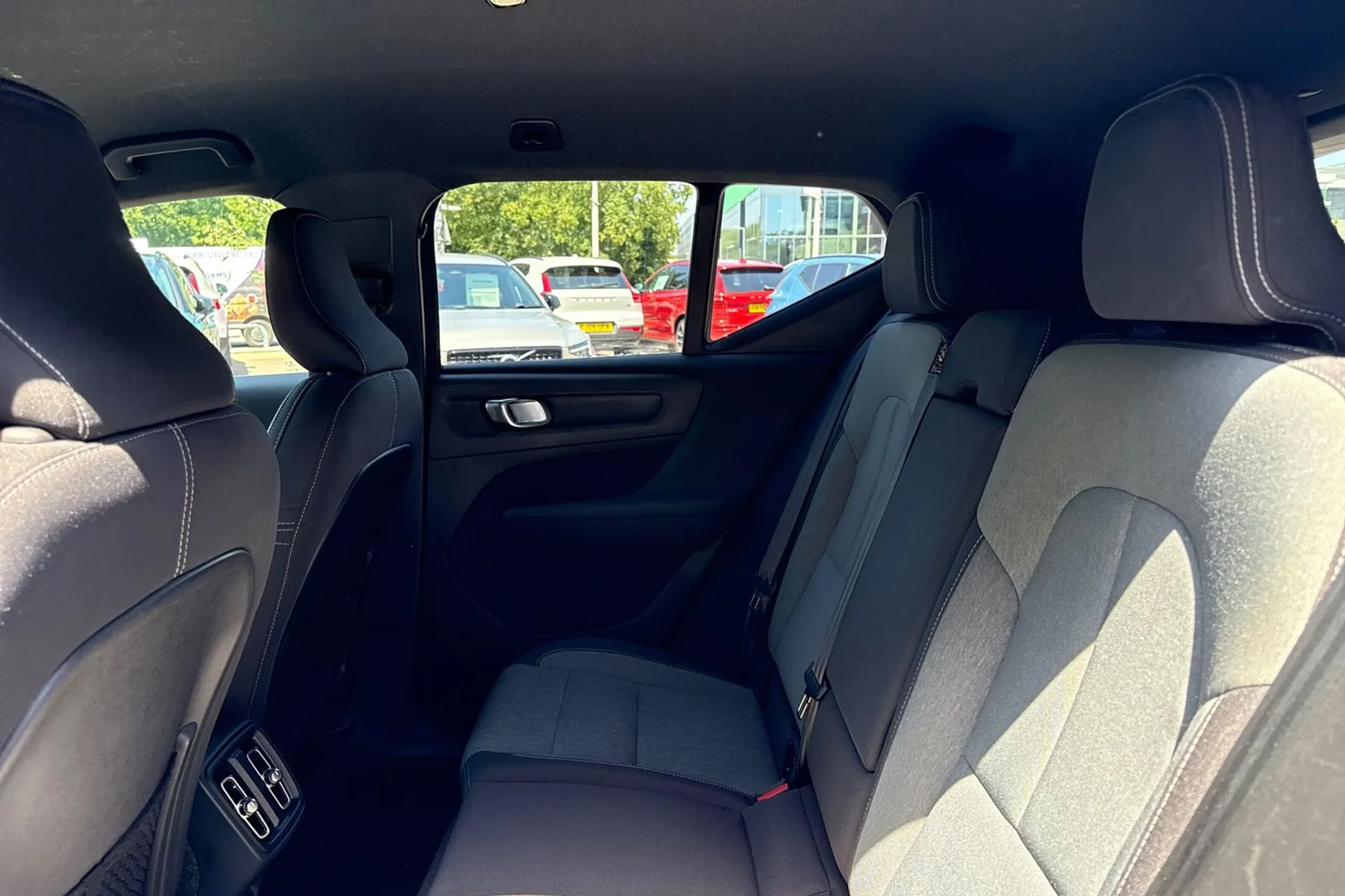 Volvo XC40 thumbnail image number 30