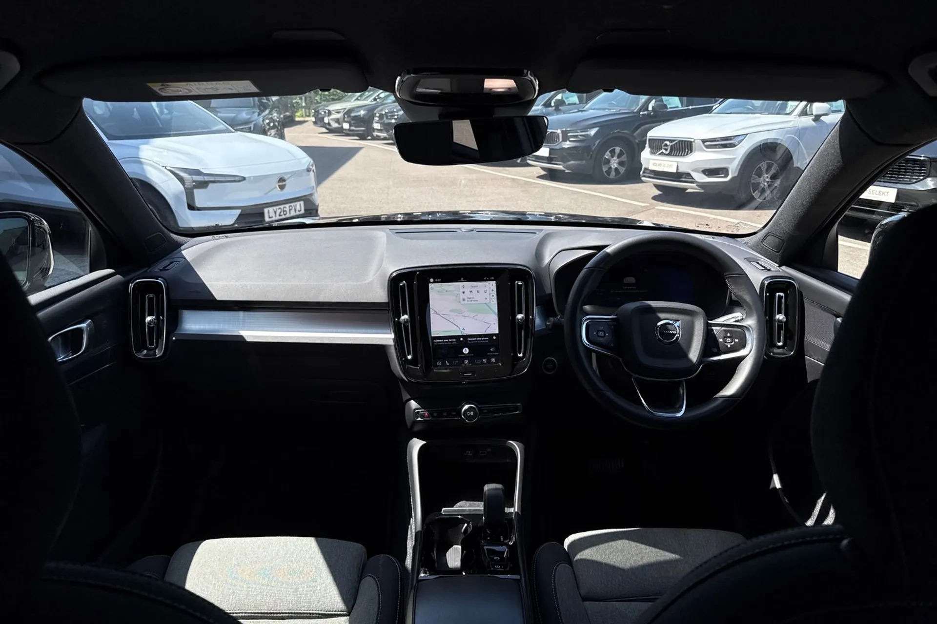 Volvo XC40 thumbnail image number 3