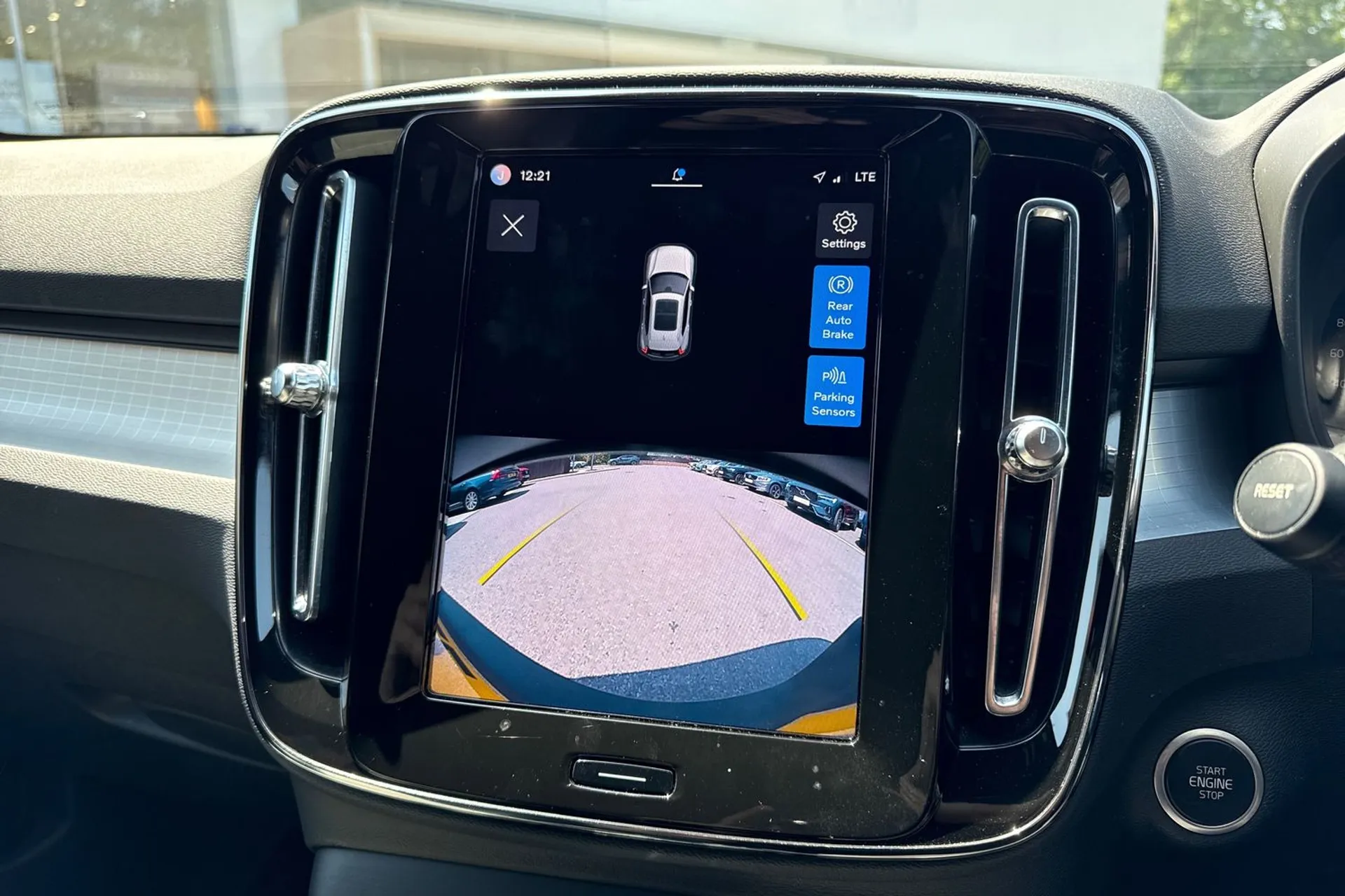 Volvo XC40 thumbnail image number 4