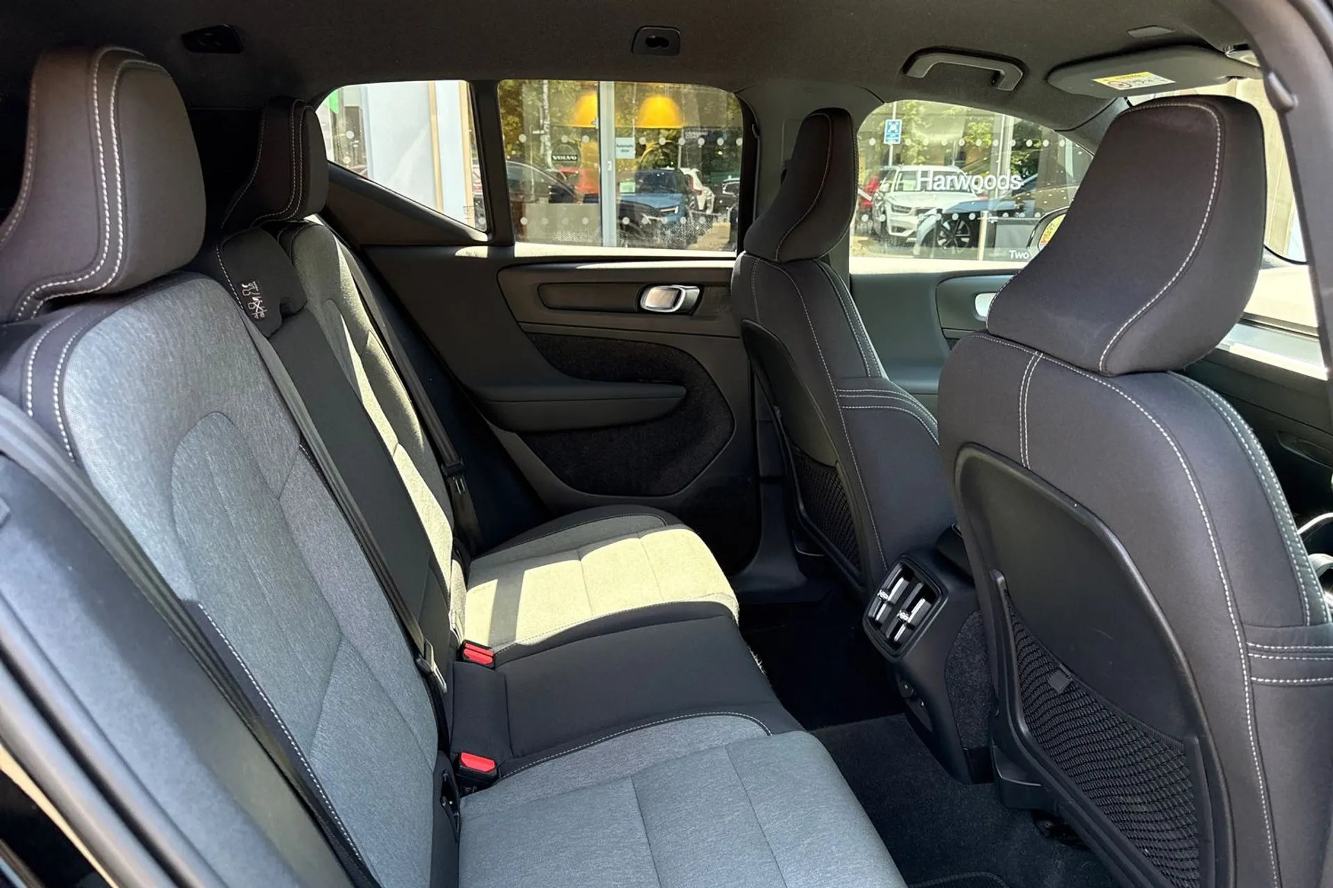 Volvo XC40 thumbnail image number 23