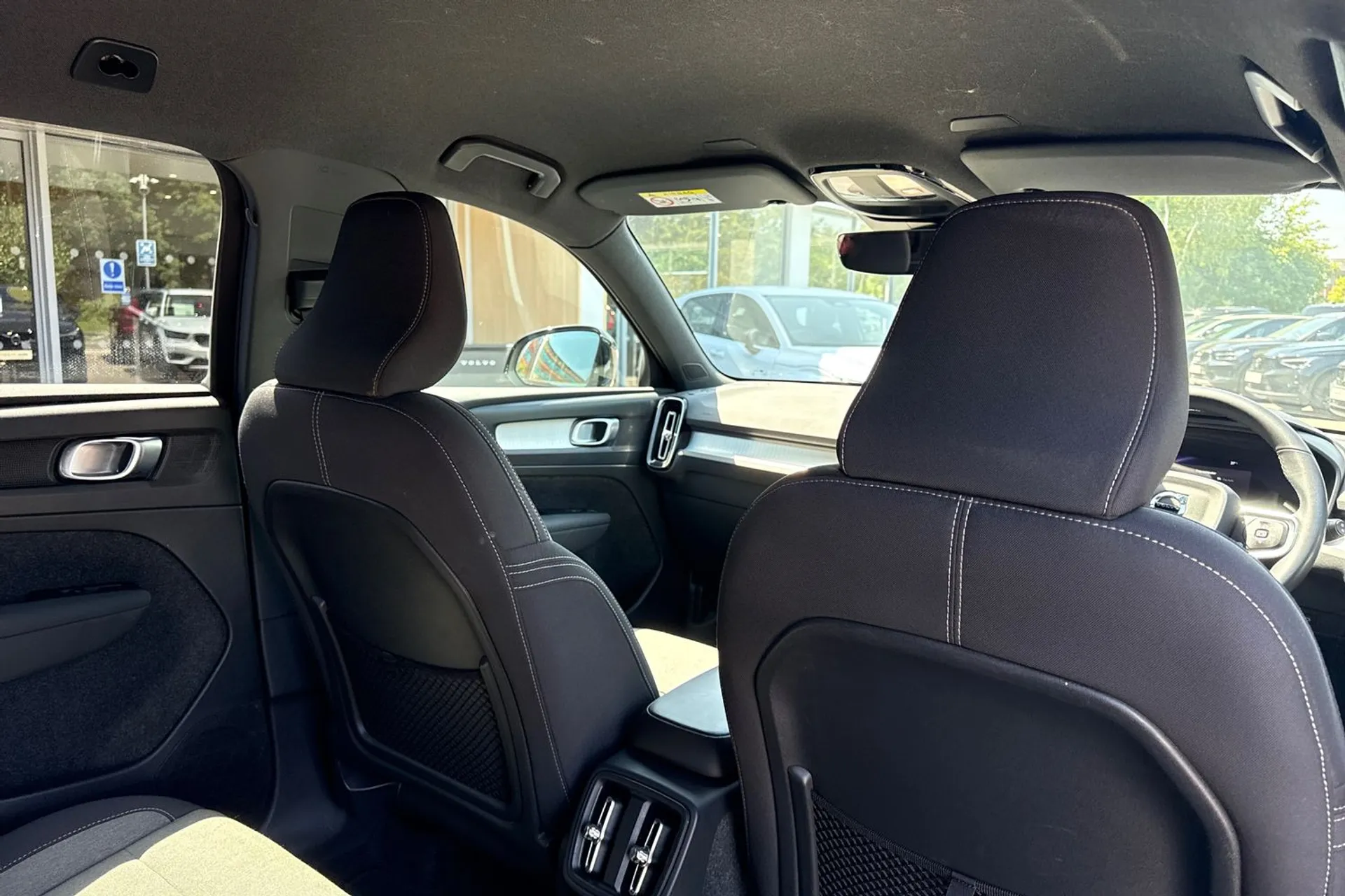Volvo XC40 thumbnail image number 24