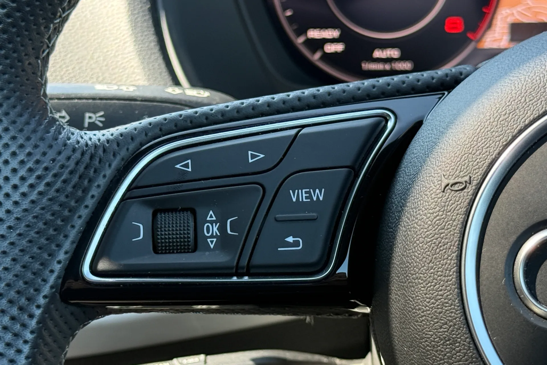 Audi Q2 thumbnail image number 9