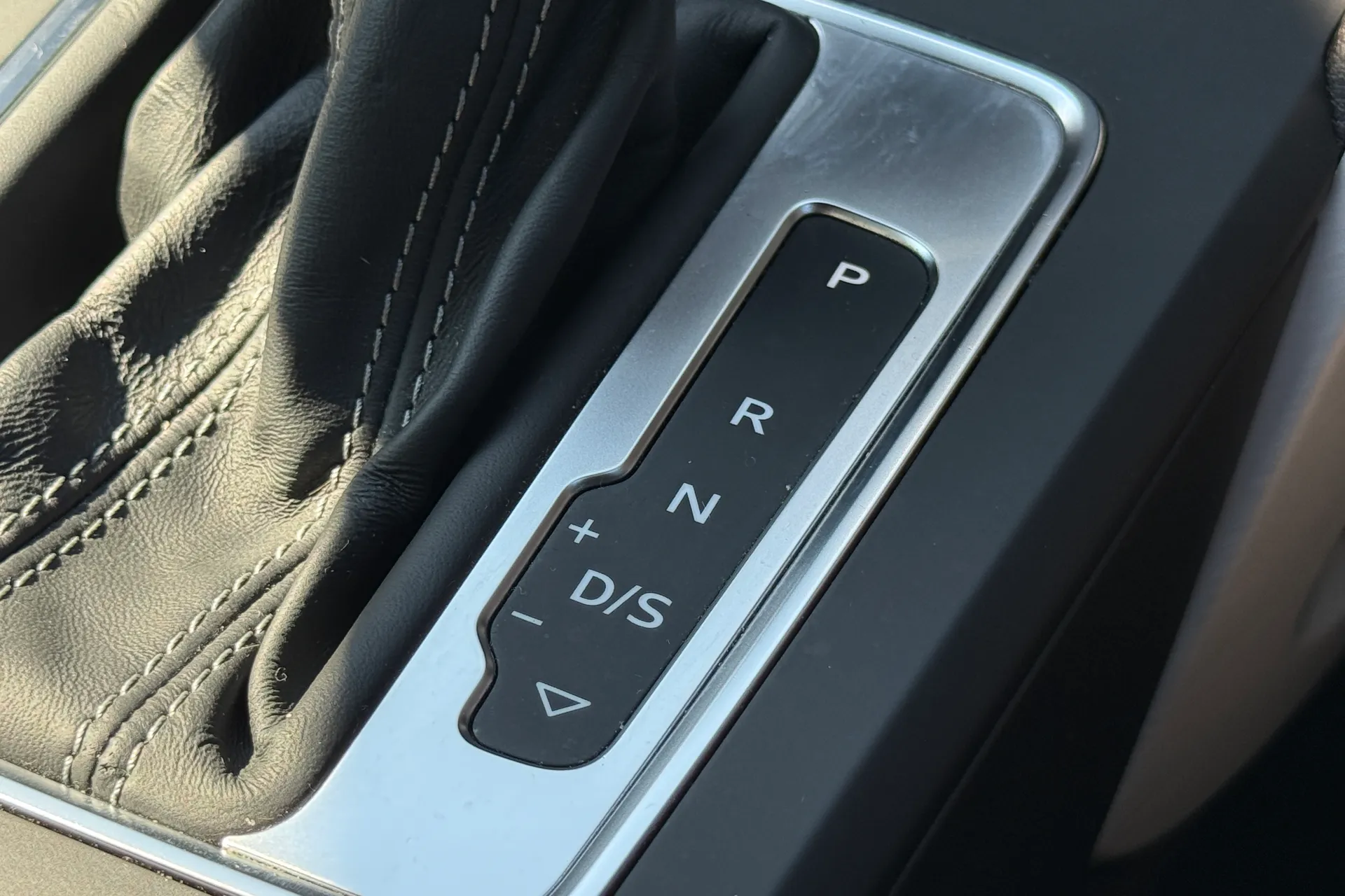 Audi Q2 thumbnail image number 20