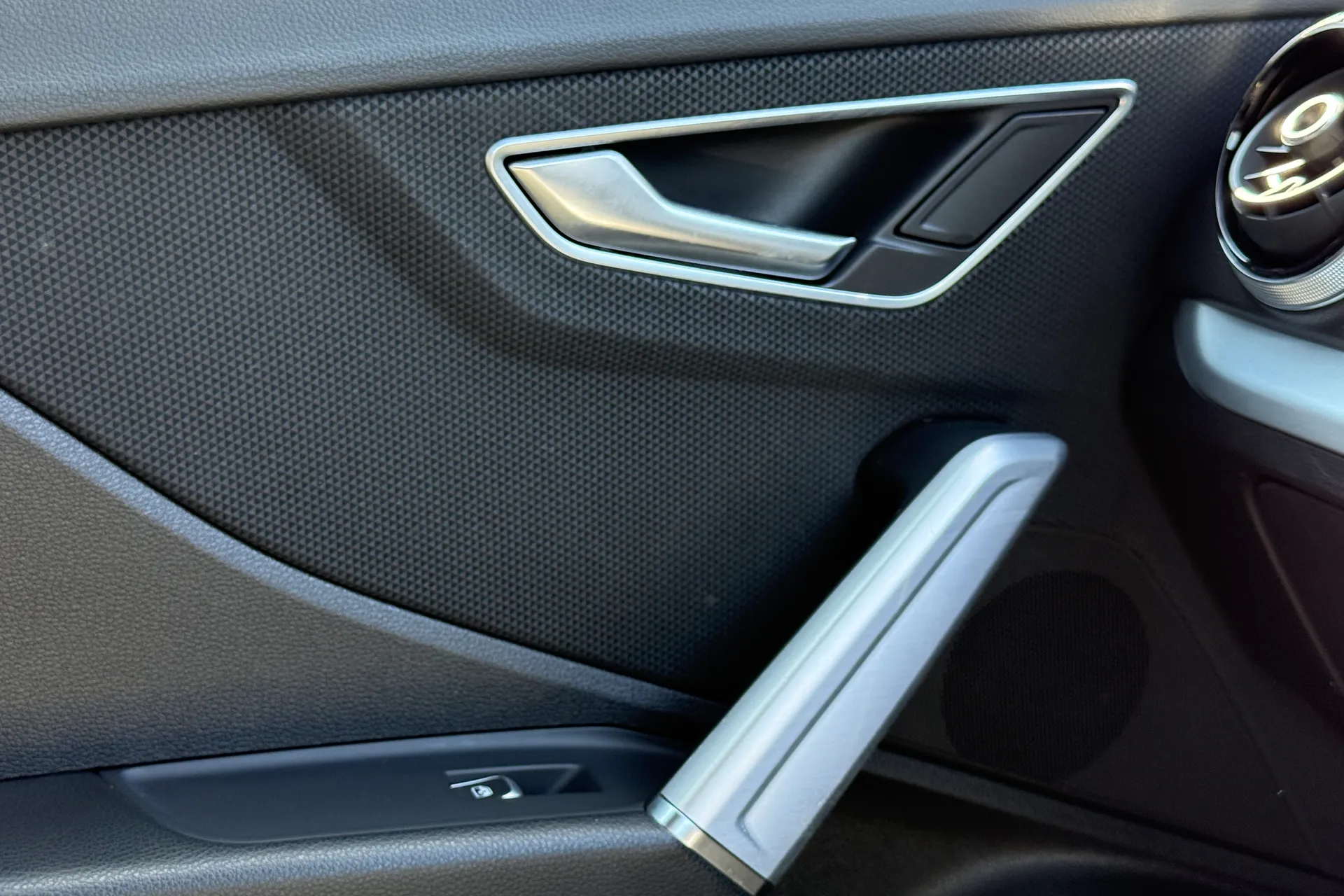 Audi Q2 thumbnail image number 27