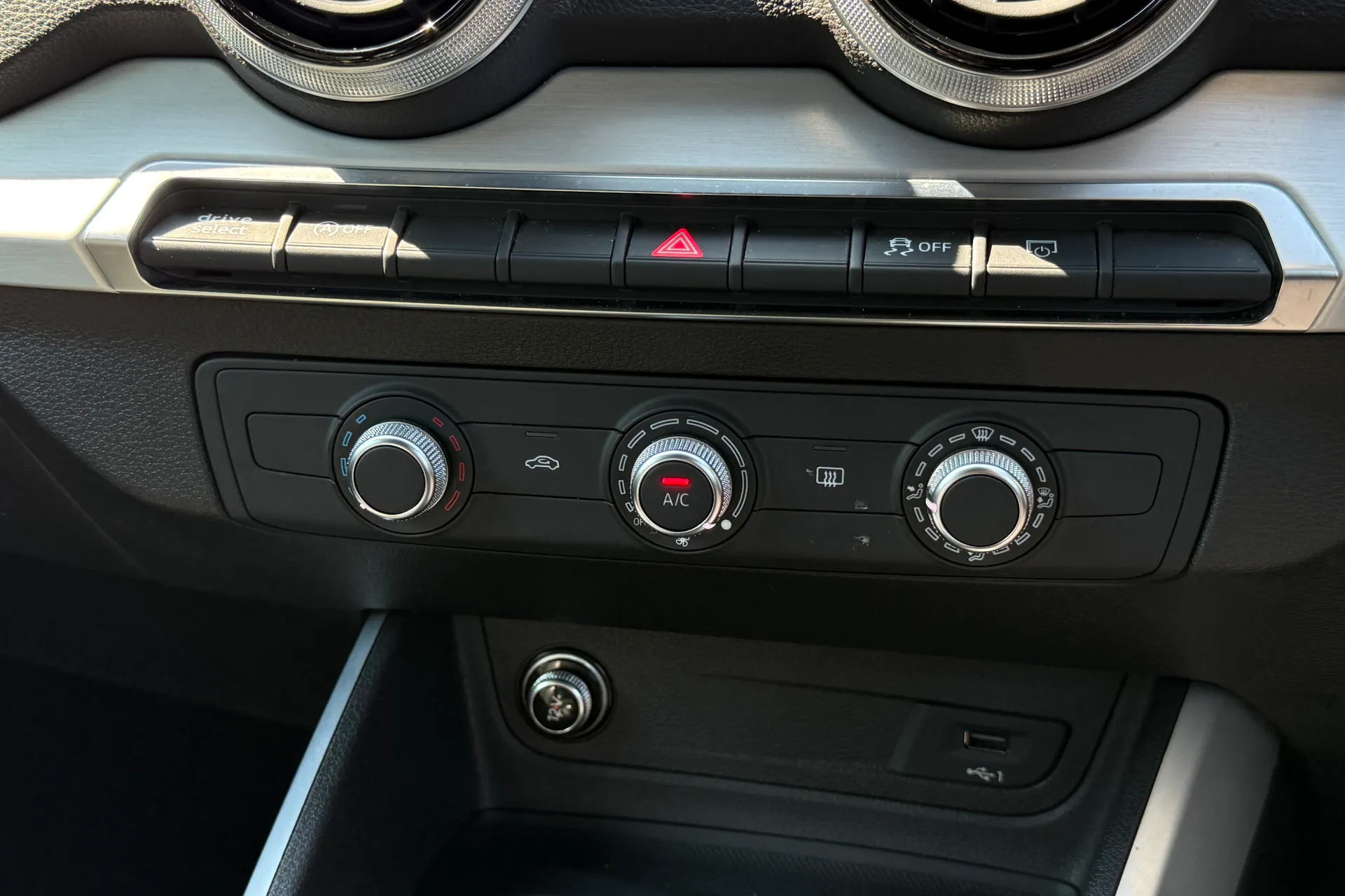 Audi Q2 thumbnail image number 17