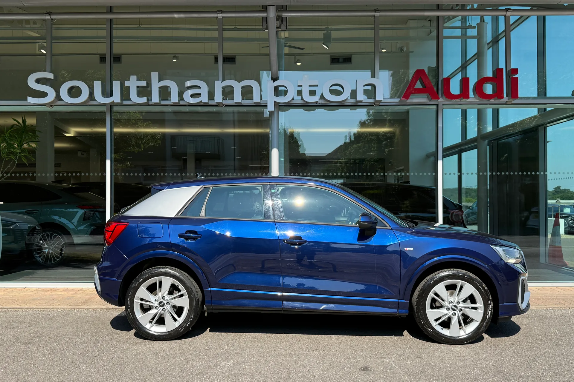 Audi Q2 thumbnail image number 2