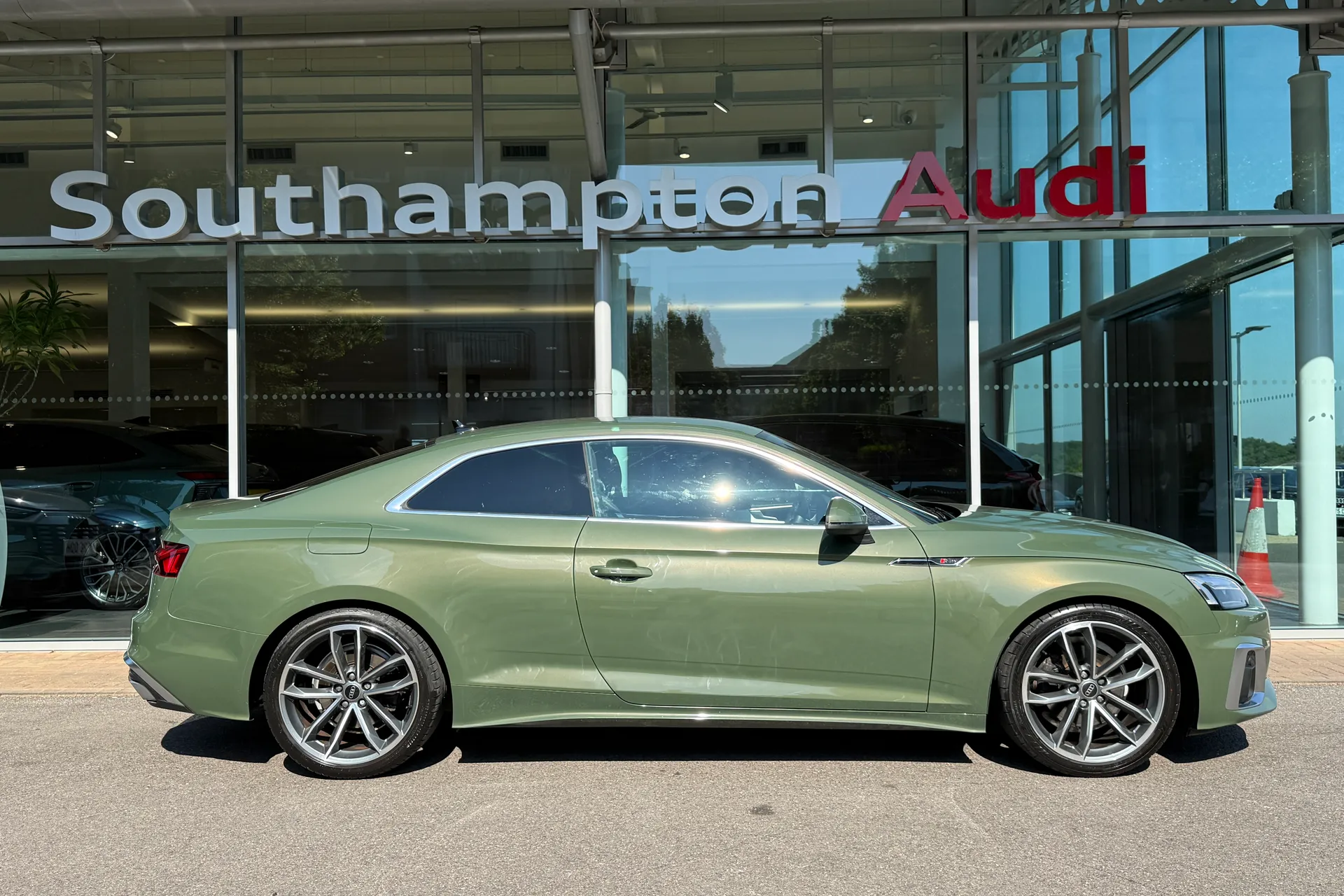 Audi A5 thumbnail image number 2