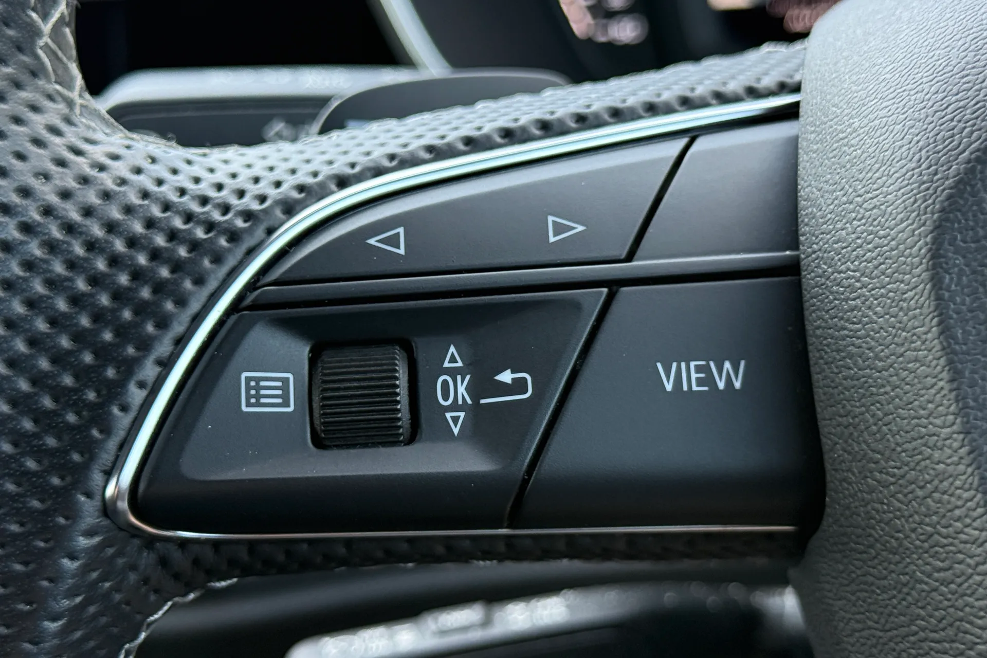 Audi Q3 thumbnail image number 23