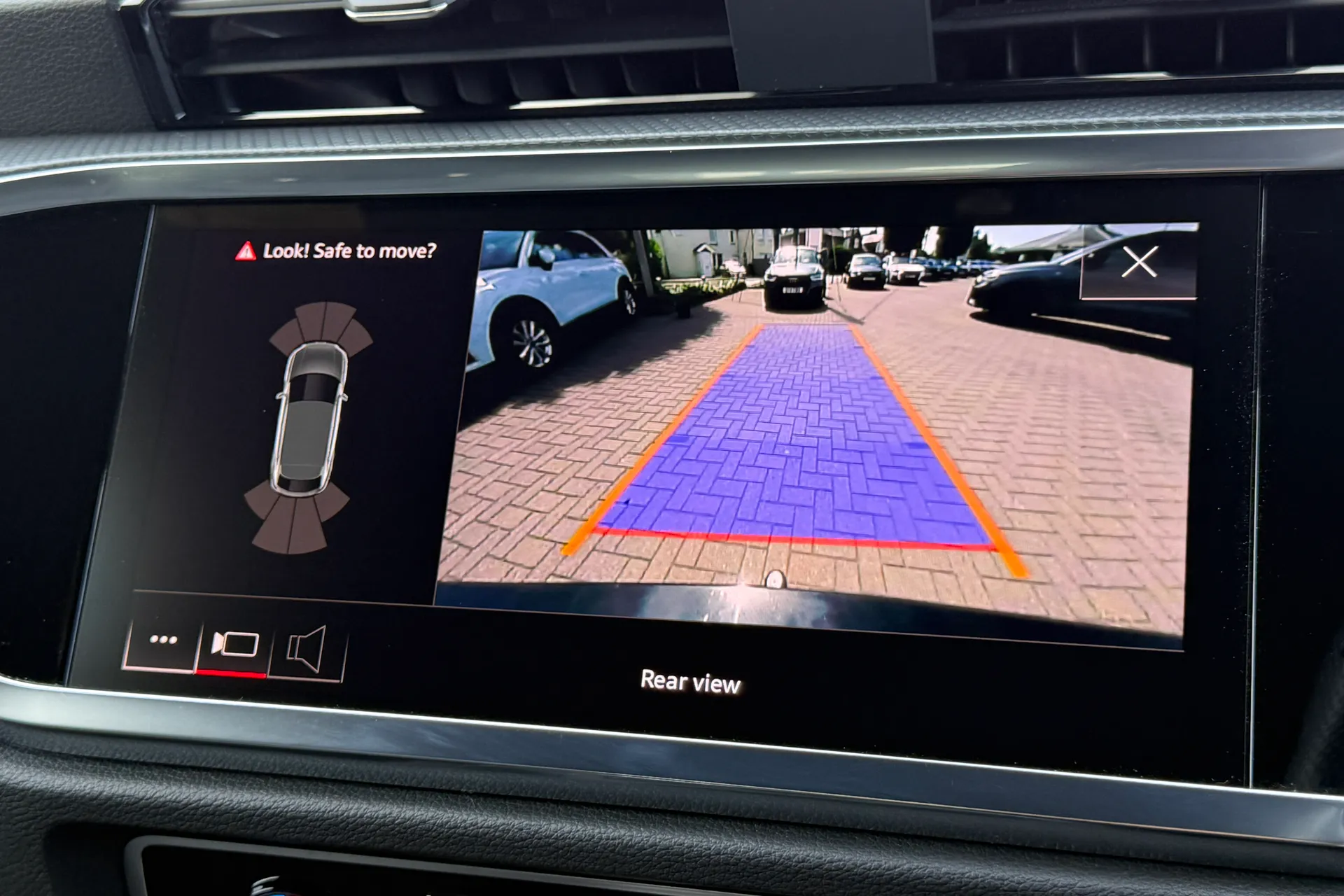 Audi Q3 thumbnail image number 4