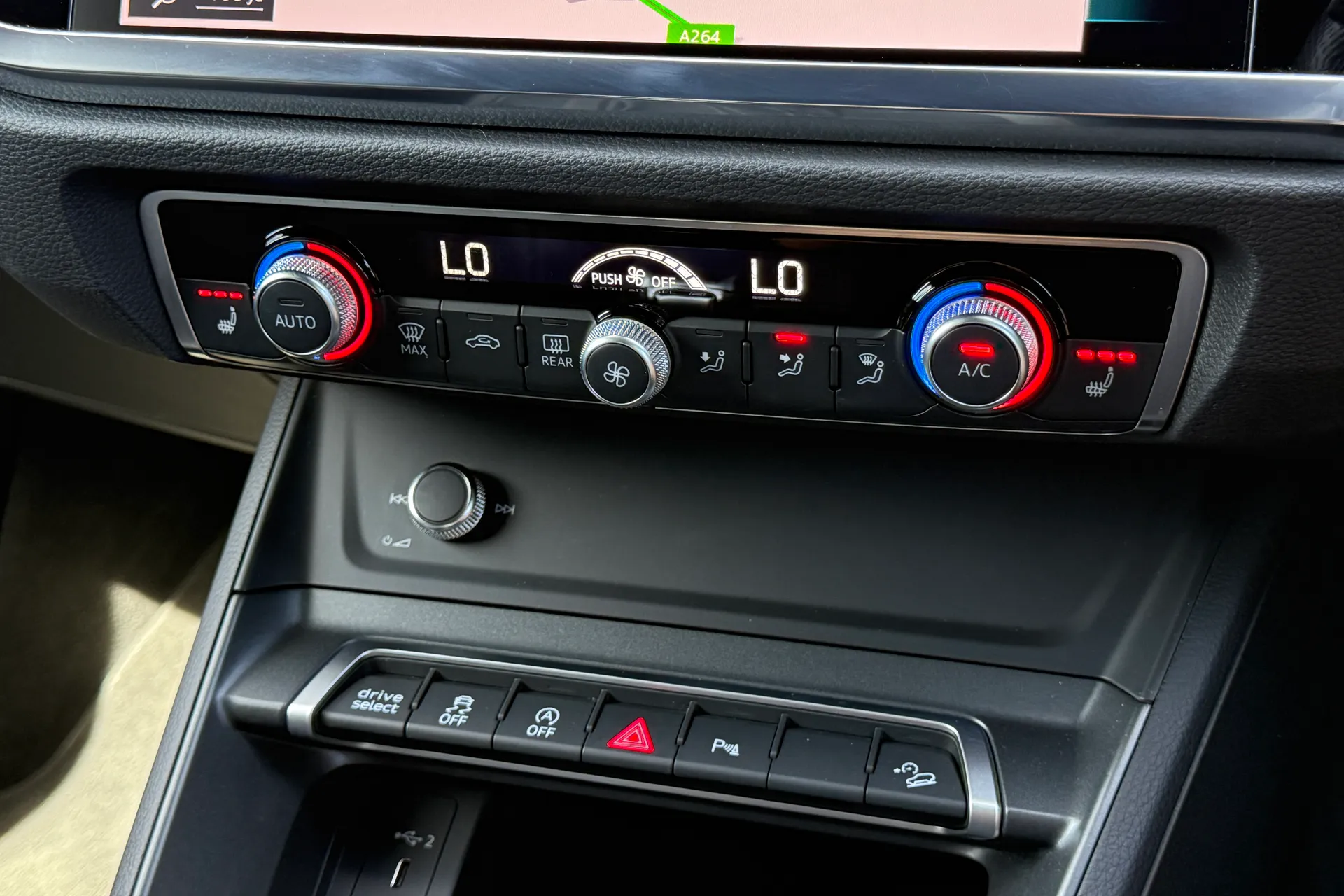 Audi Q3 thumbnail image number 17