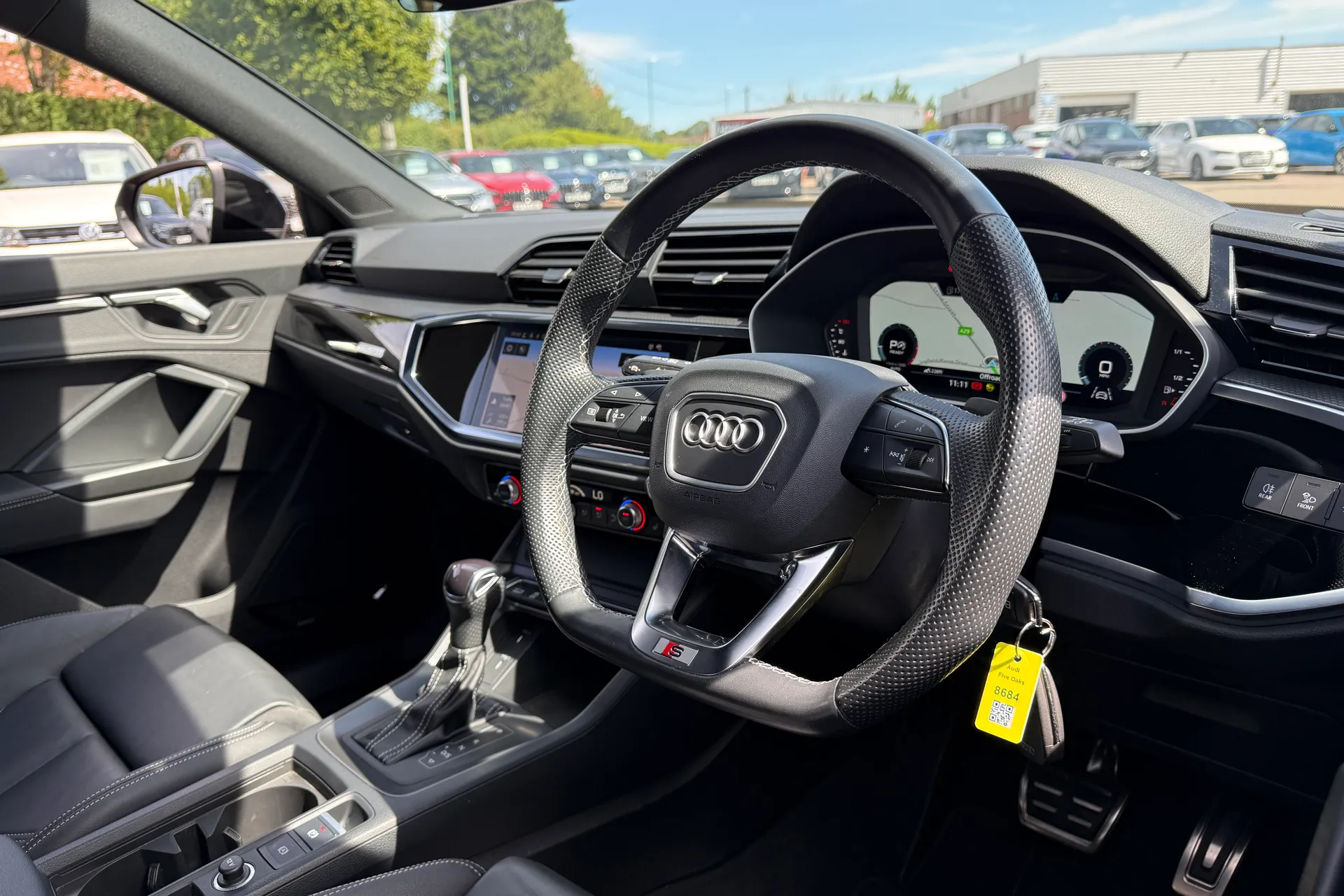 Audi Q3 thumbnail image number 30