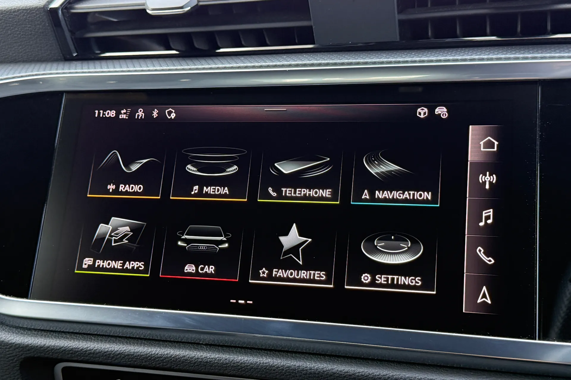 Audi Q3 thumbnail image number 15