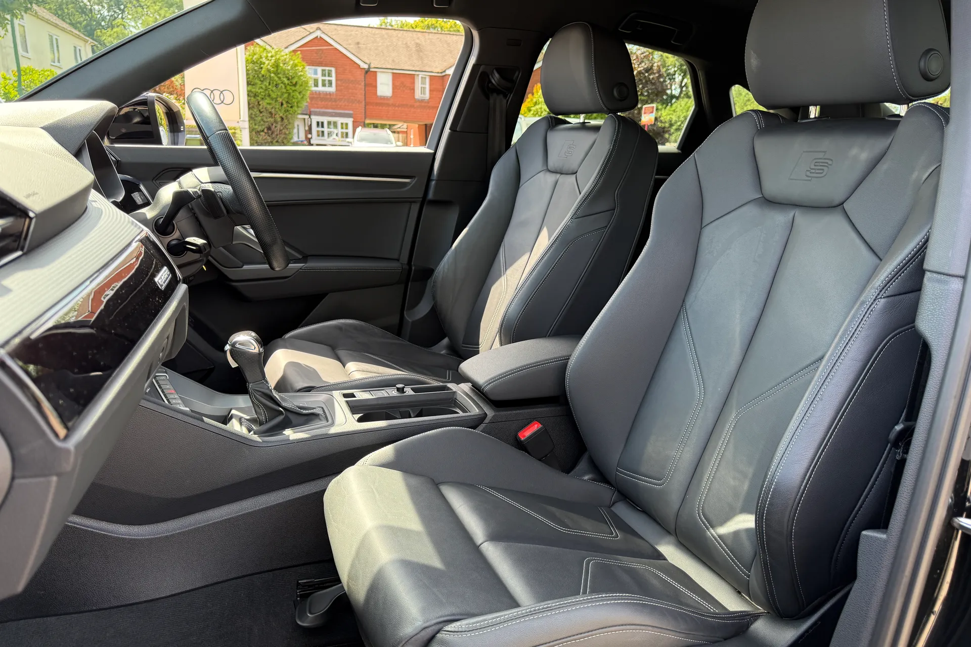 Audi Q3 thumbnail image number 32