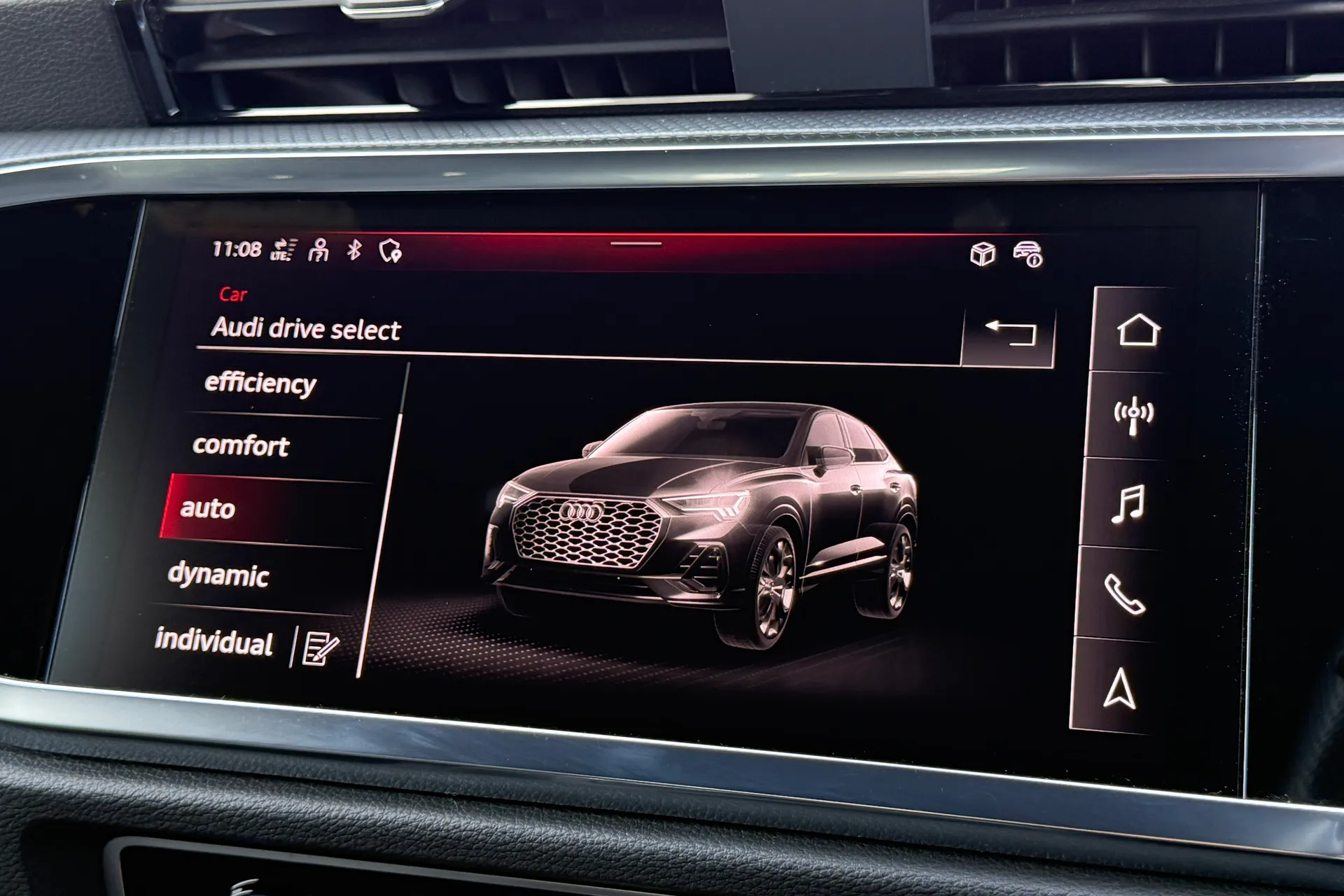 Audi Q3 thumbnail image number 12