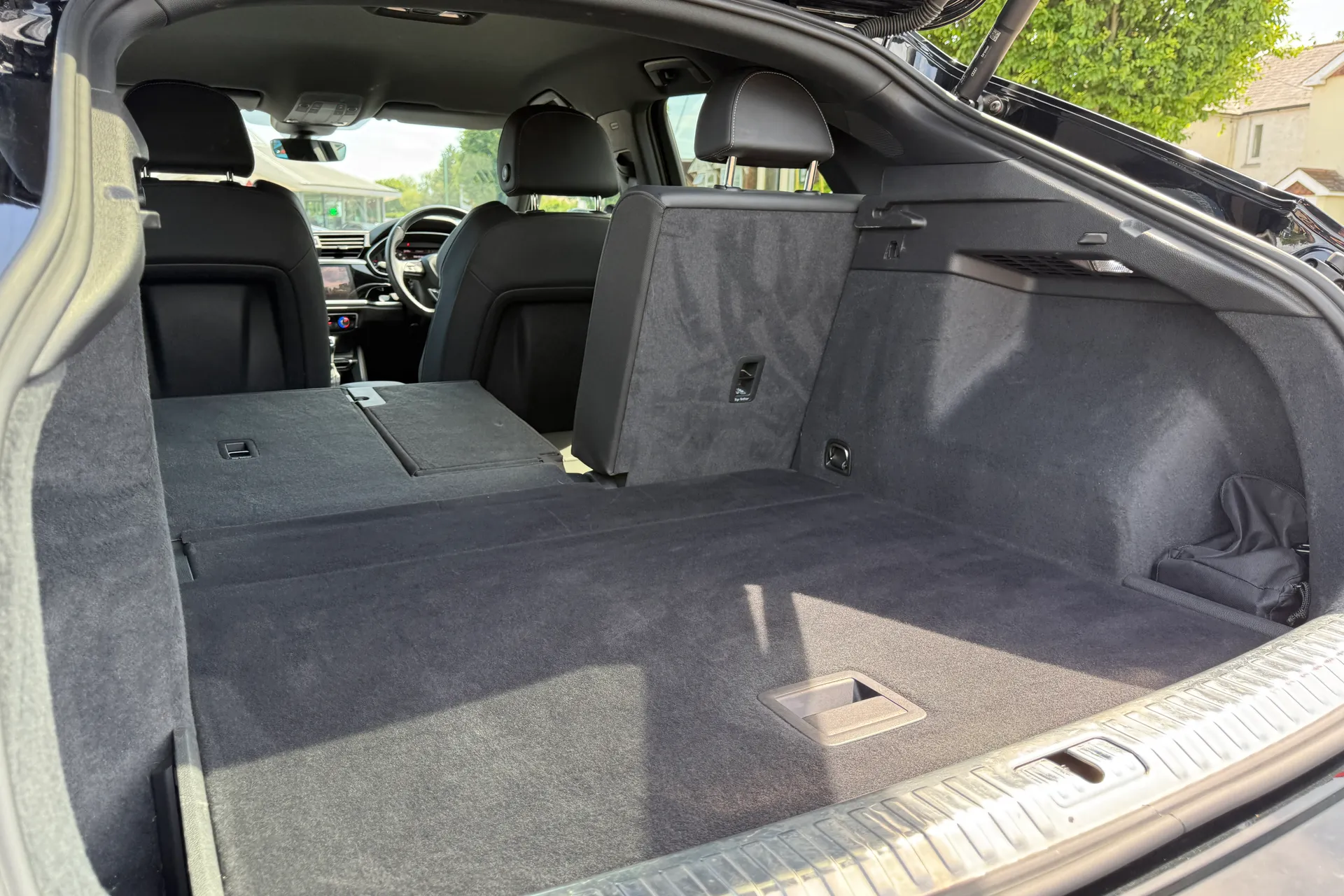 Audi Q3 thumbnail image number 38