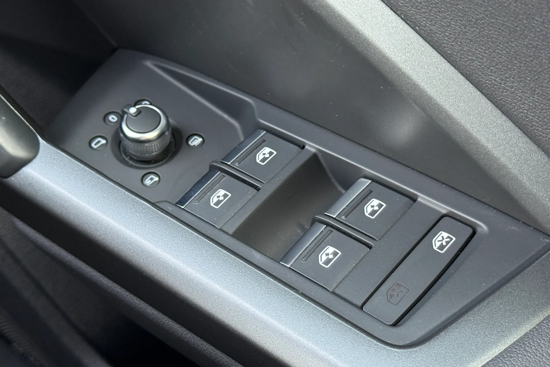 Audi Q3 thumbnail image number 21