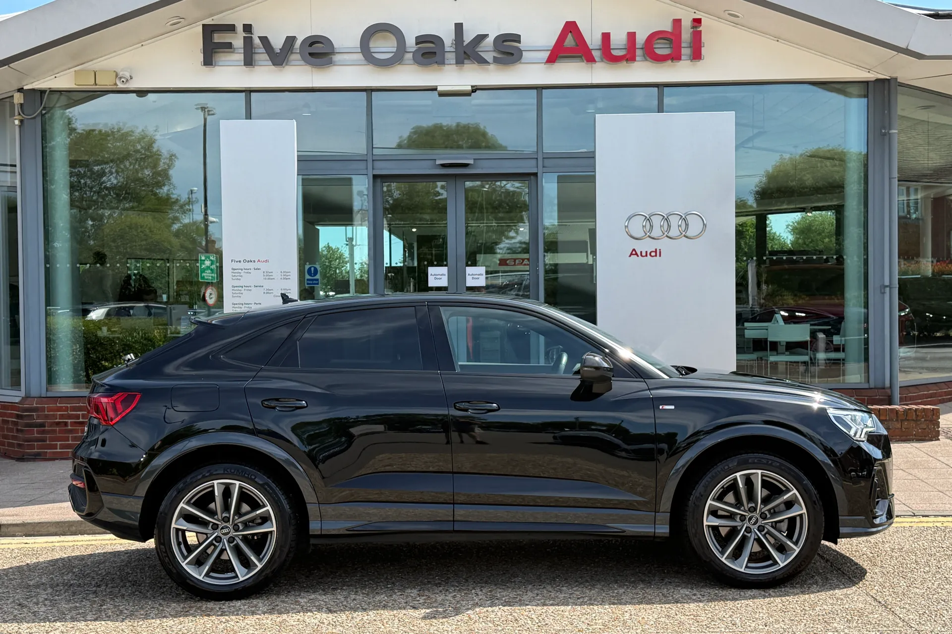Audi Q3 thumbnail image number 2