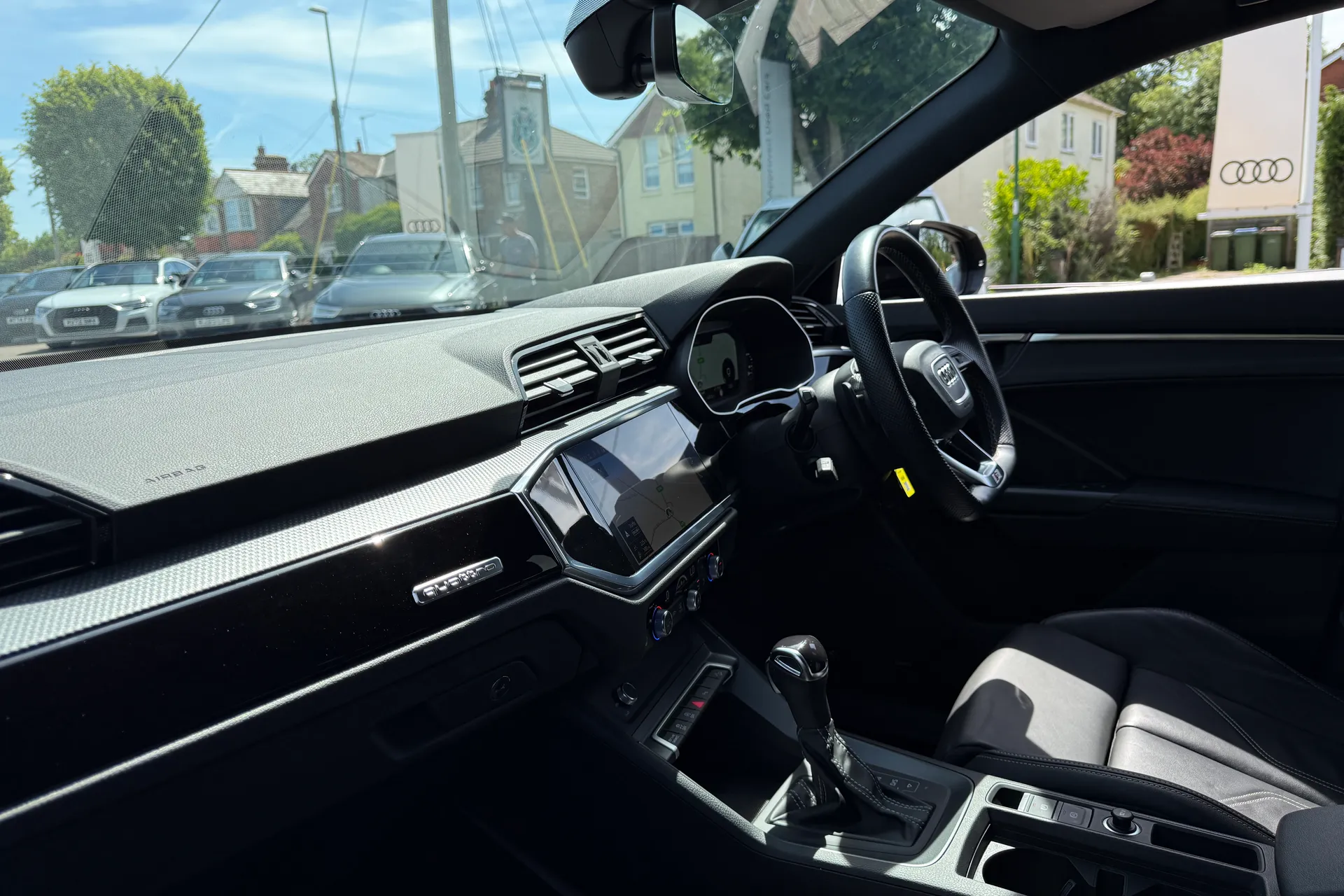 Audi Q3 thumbnail image number 31